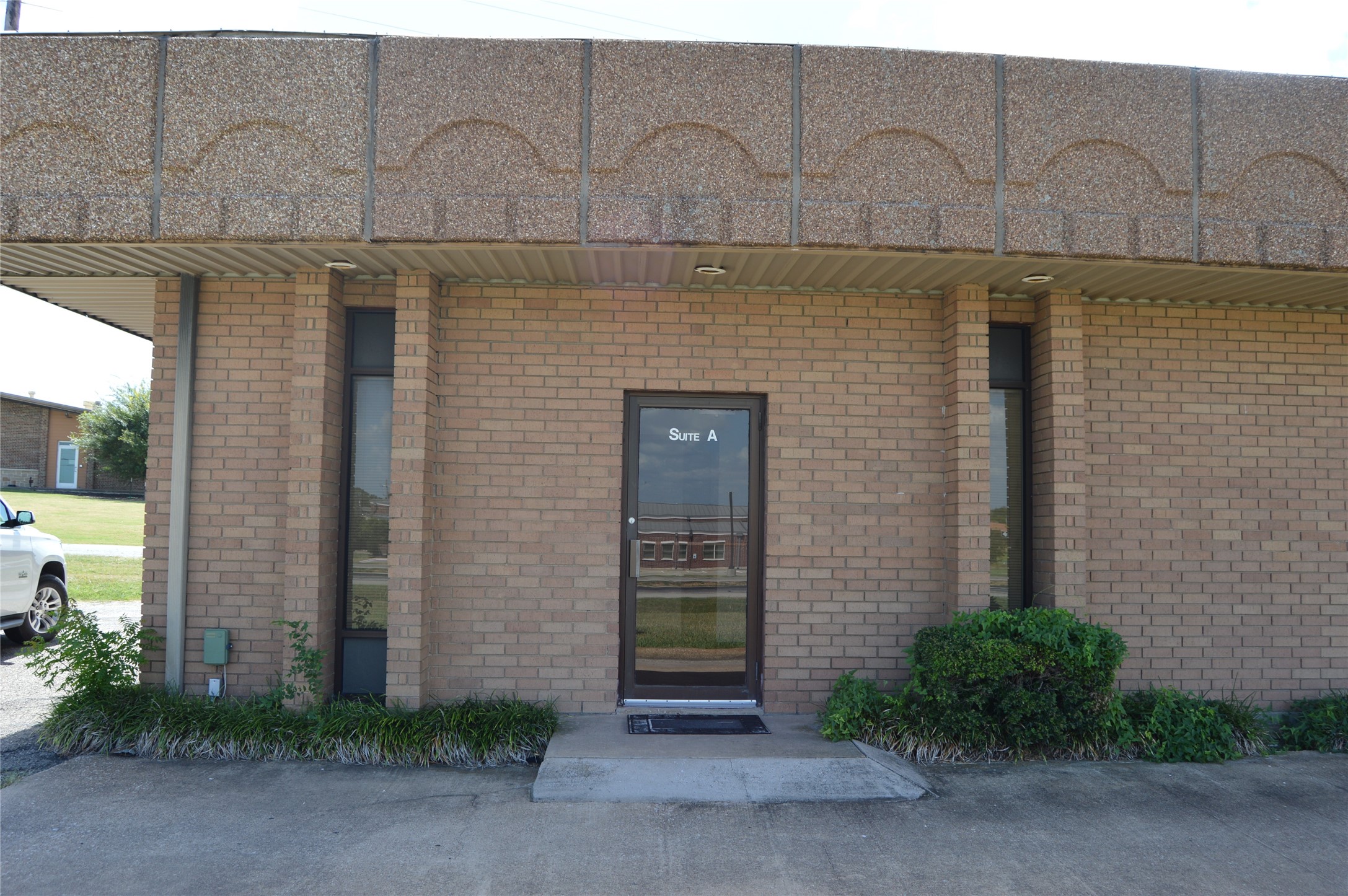 3931 Joe Ramsey Boulevard E a & B — photo