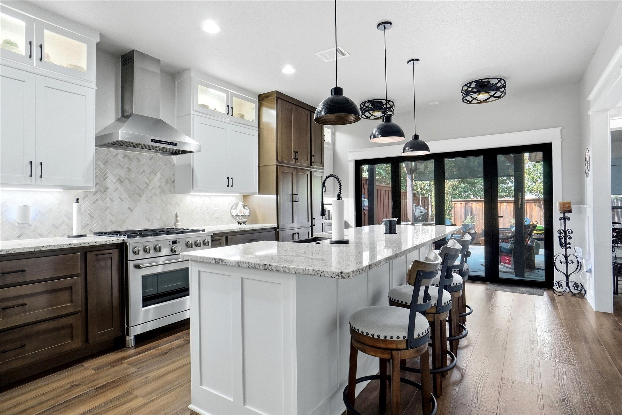 905 Mary Drive — photo