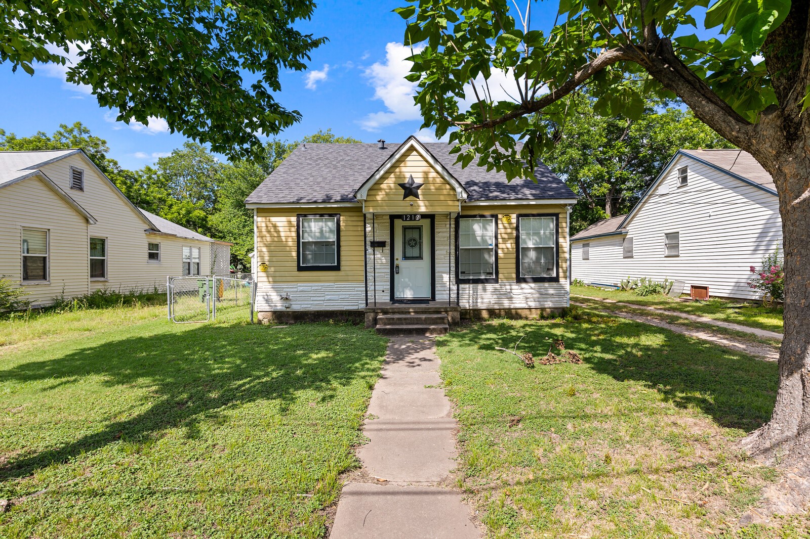 1212 Lewis Street — photo