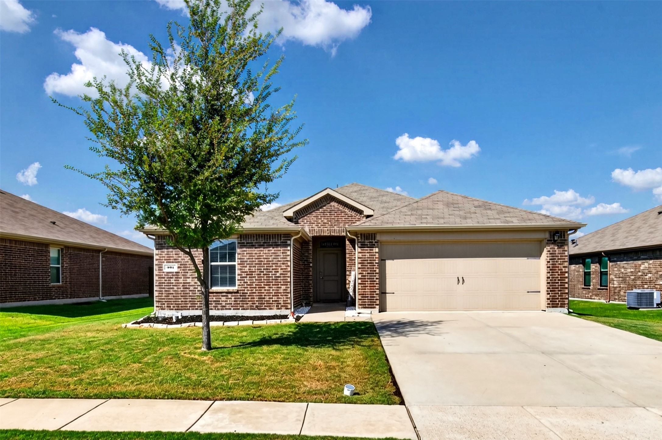 301 Pine Hollow Way — photo