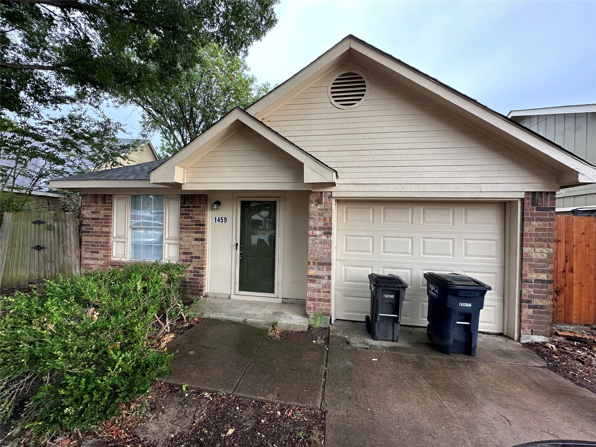 1459 Woodhall Court — photo