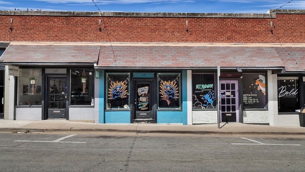 119-121 E Wall — photo