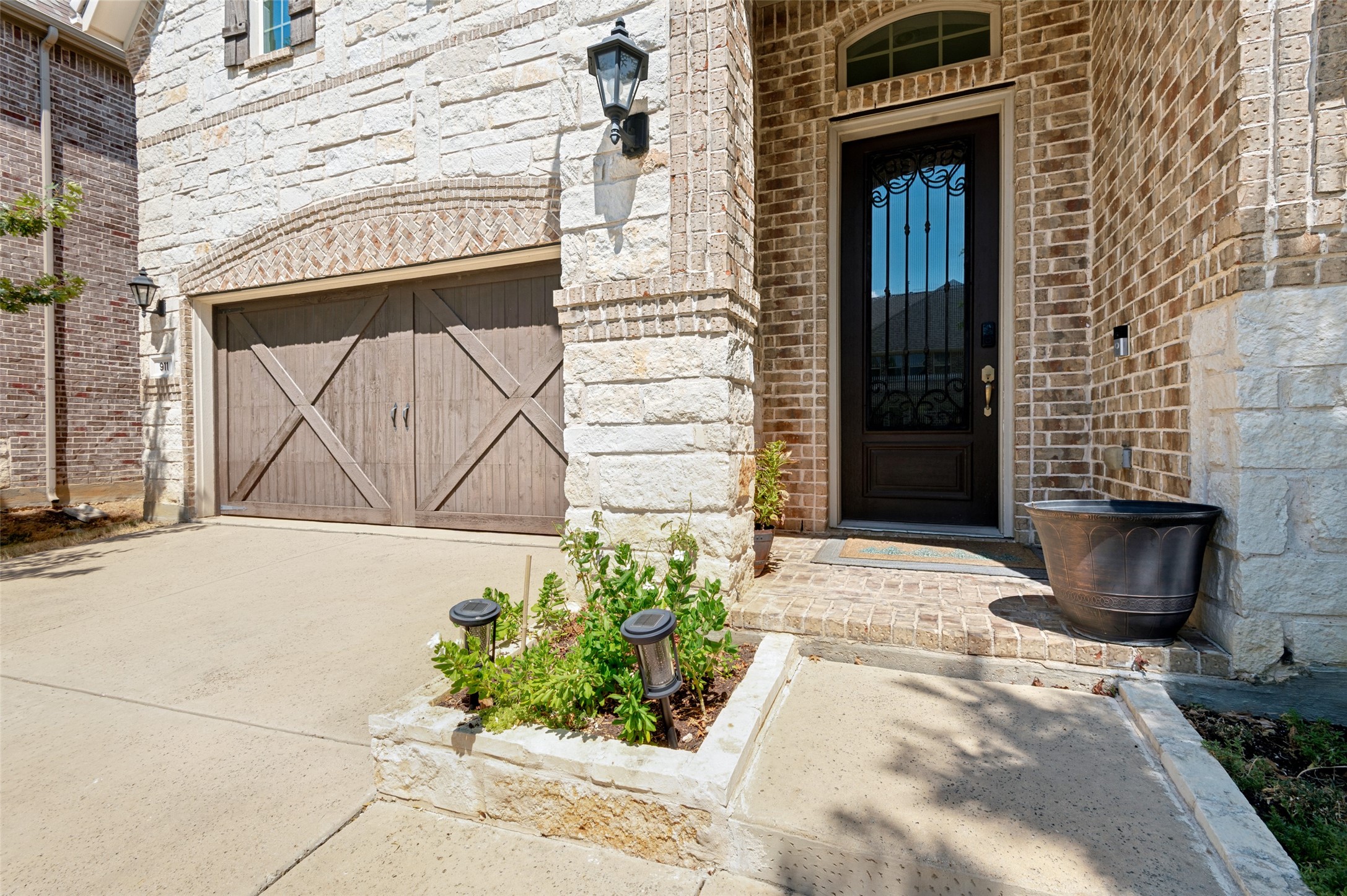 911 Mountain Laurel Drive, Euless, TX 76039 — photo 2