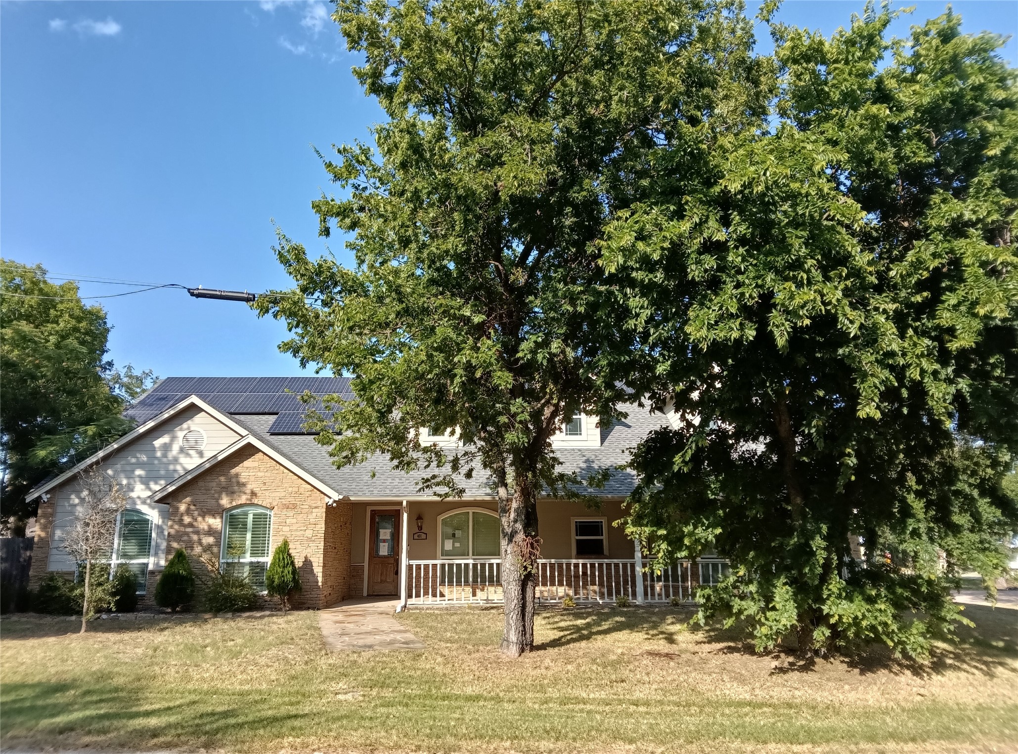 401 Pine Lane — photo