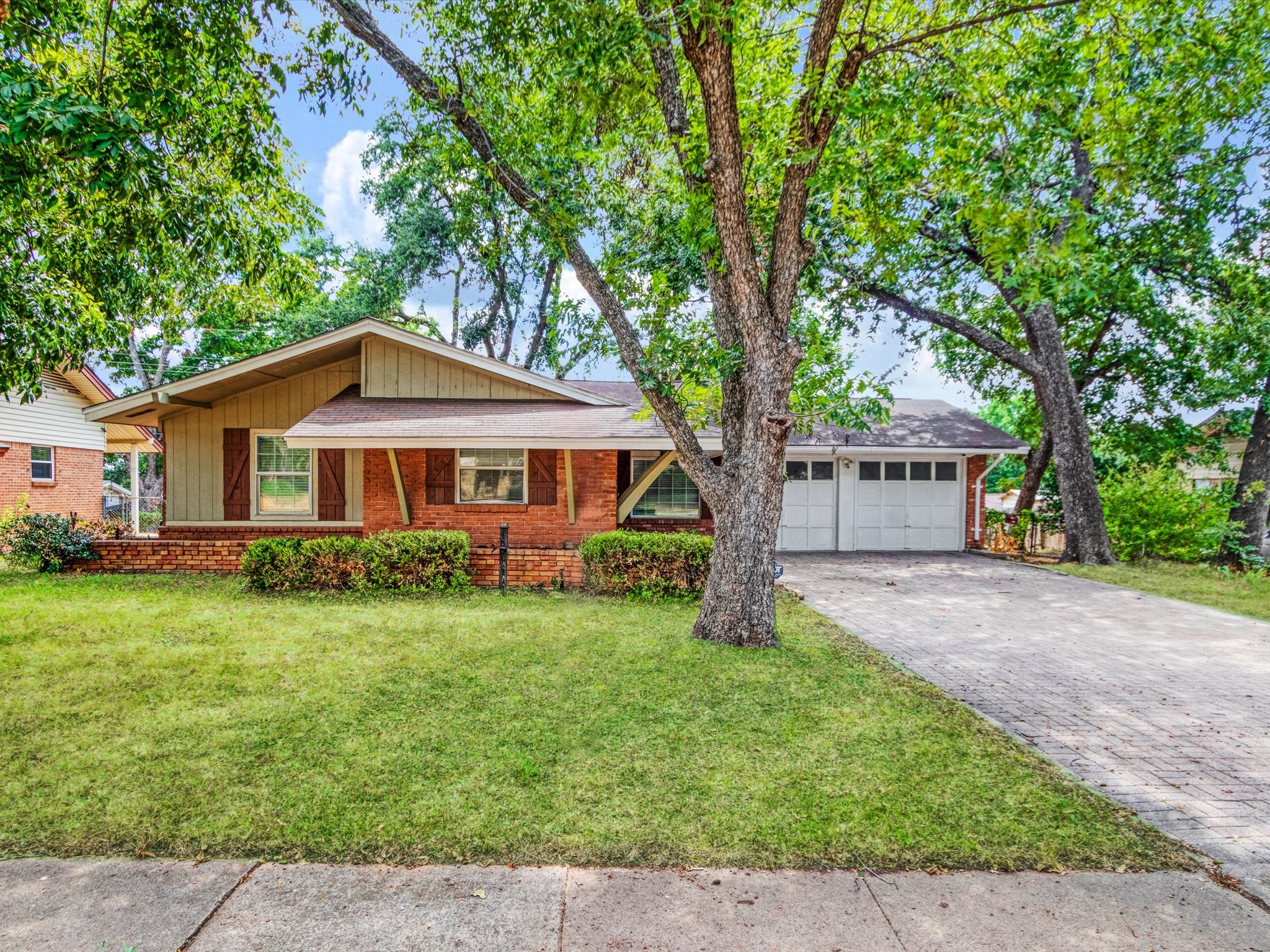 2222 Woodoak Drive — photo