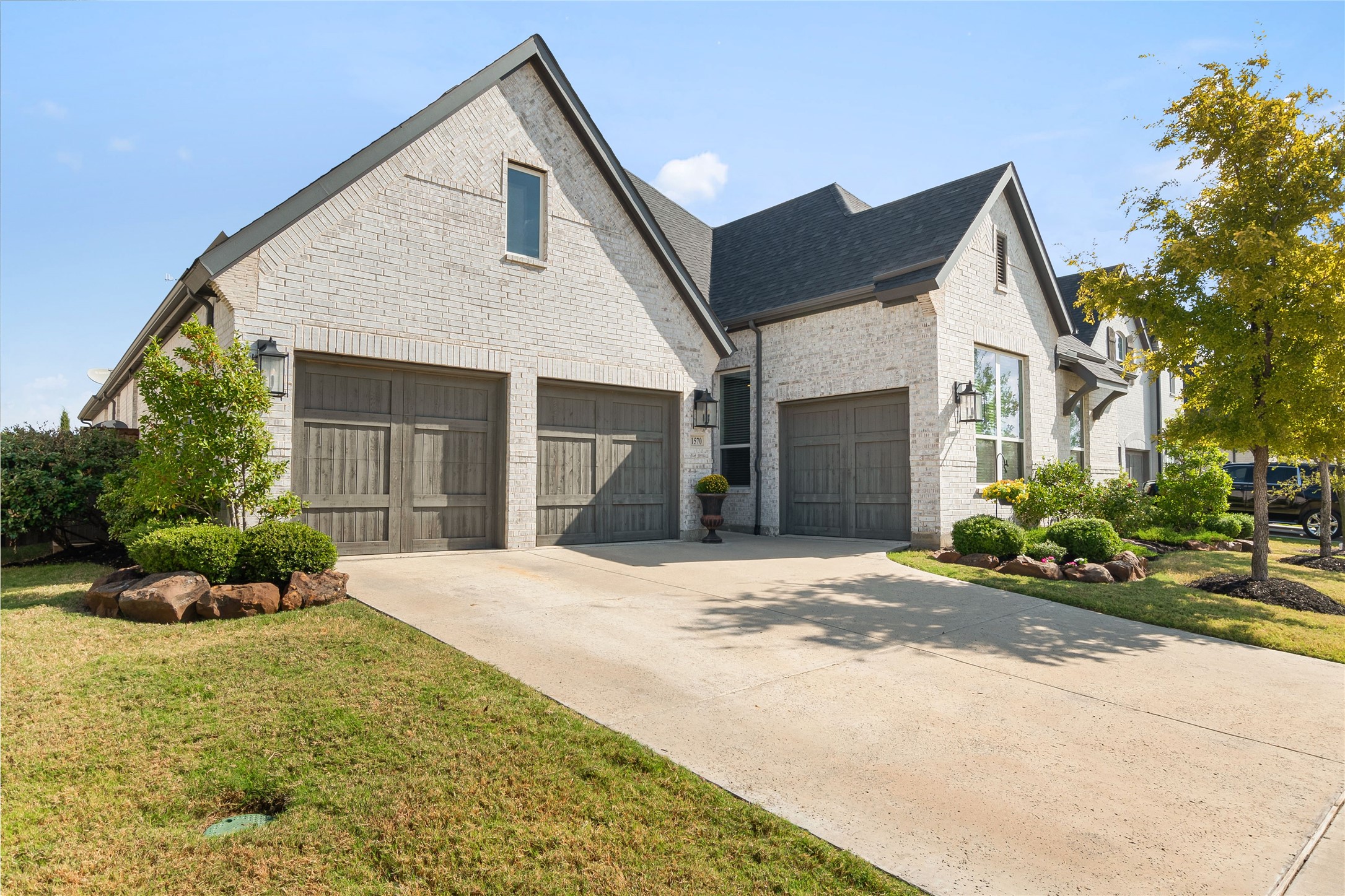 1570 Turnberry Drive — photo