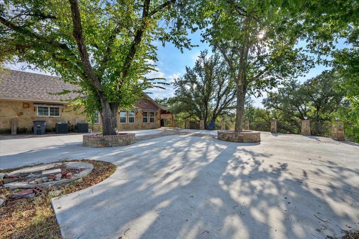 3601 Oak Circle — photo