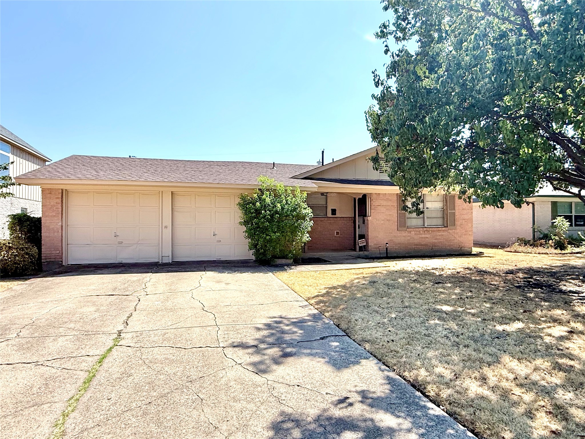 1310 Hampshire Lane — photo