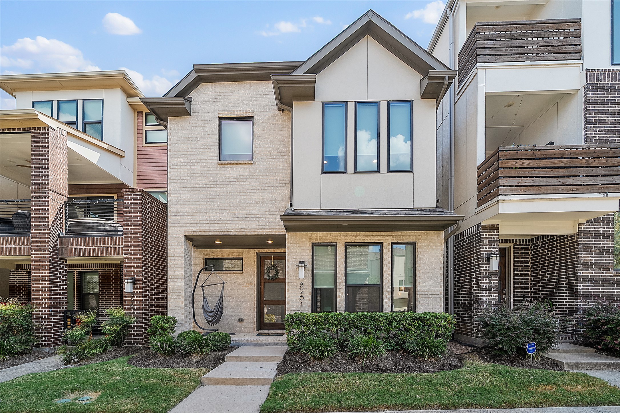 8261 Laflin Lane — photo