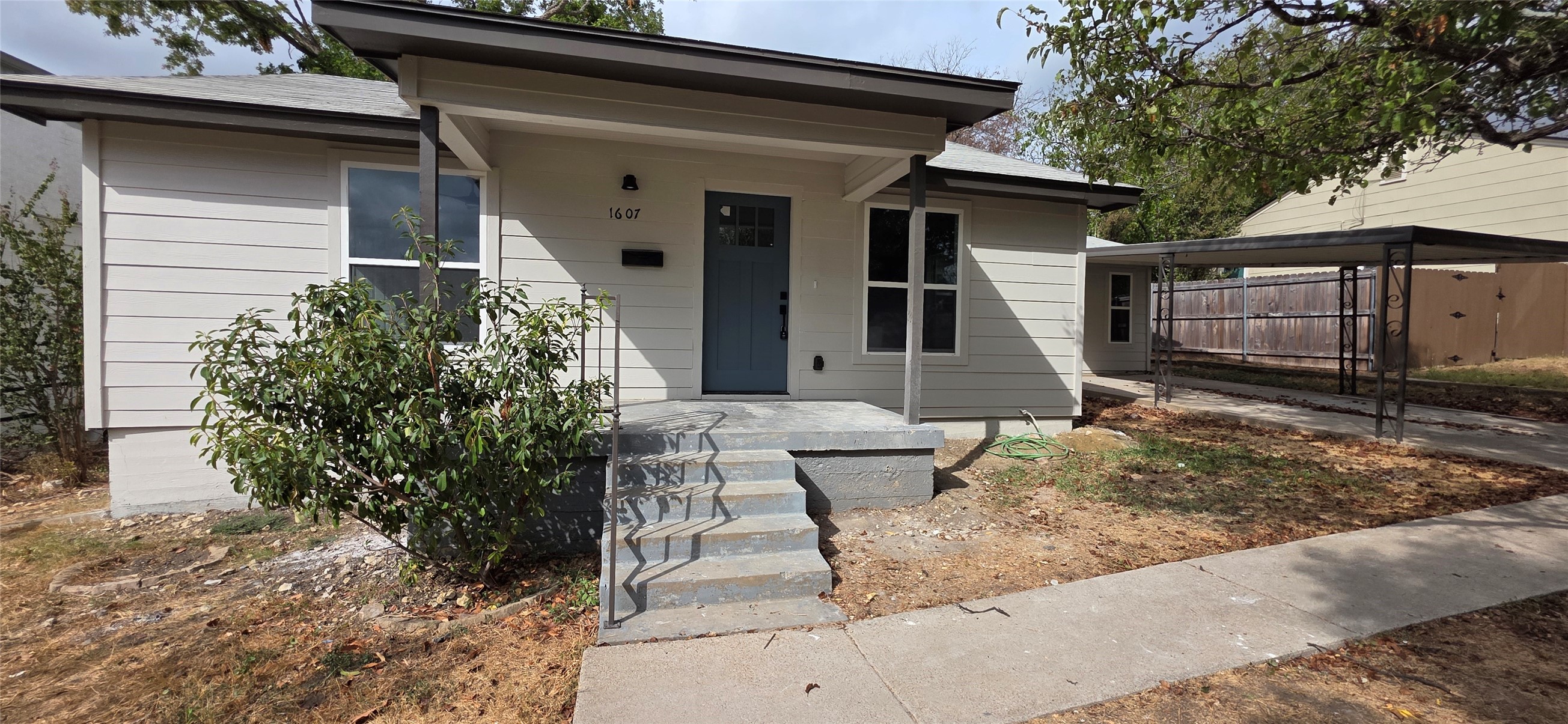 1607 Laura Road — photo