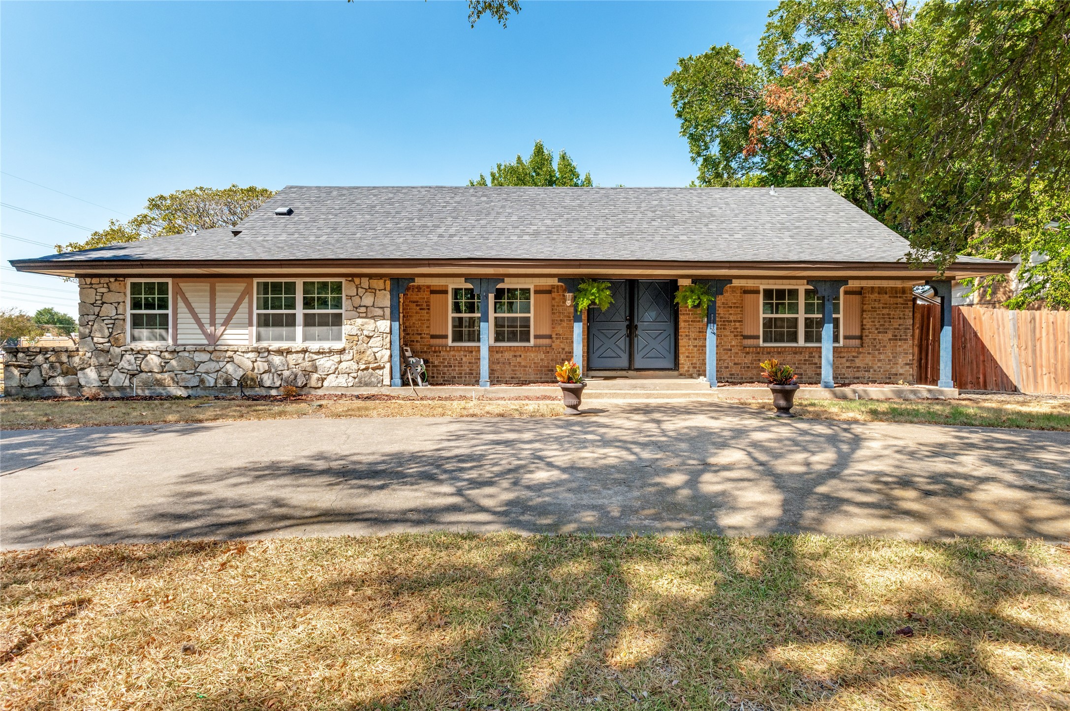 1301 Hillsdale Drive — photo