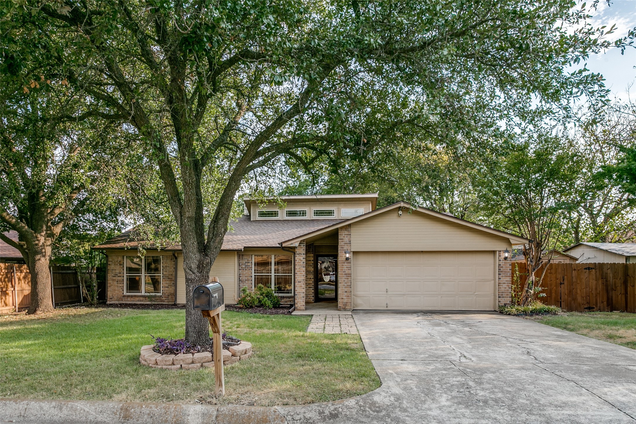 904 Dewey Scott Street — photo