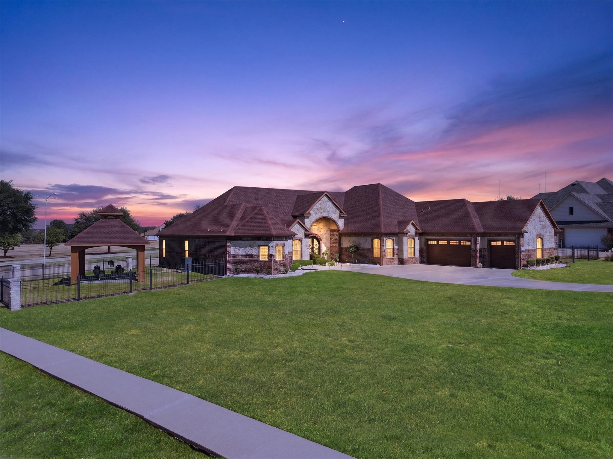 2521 Garrett Court — photo