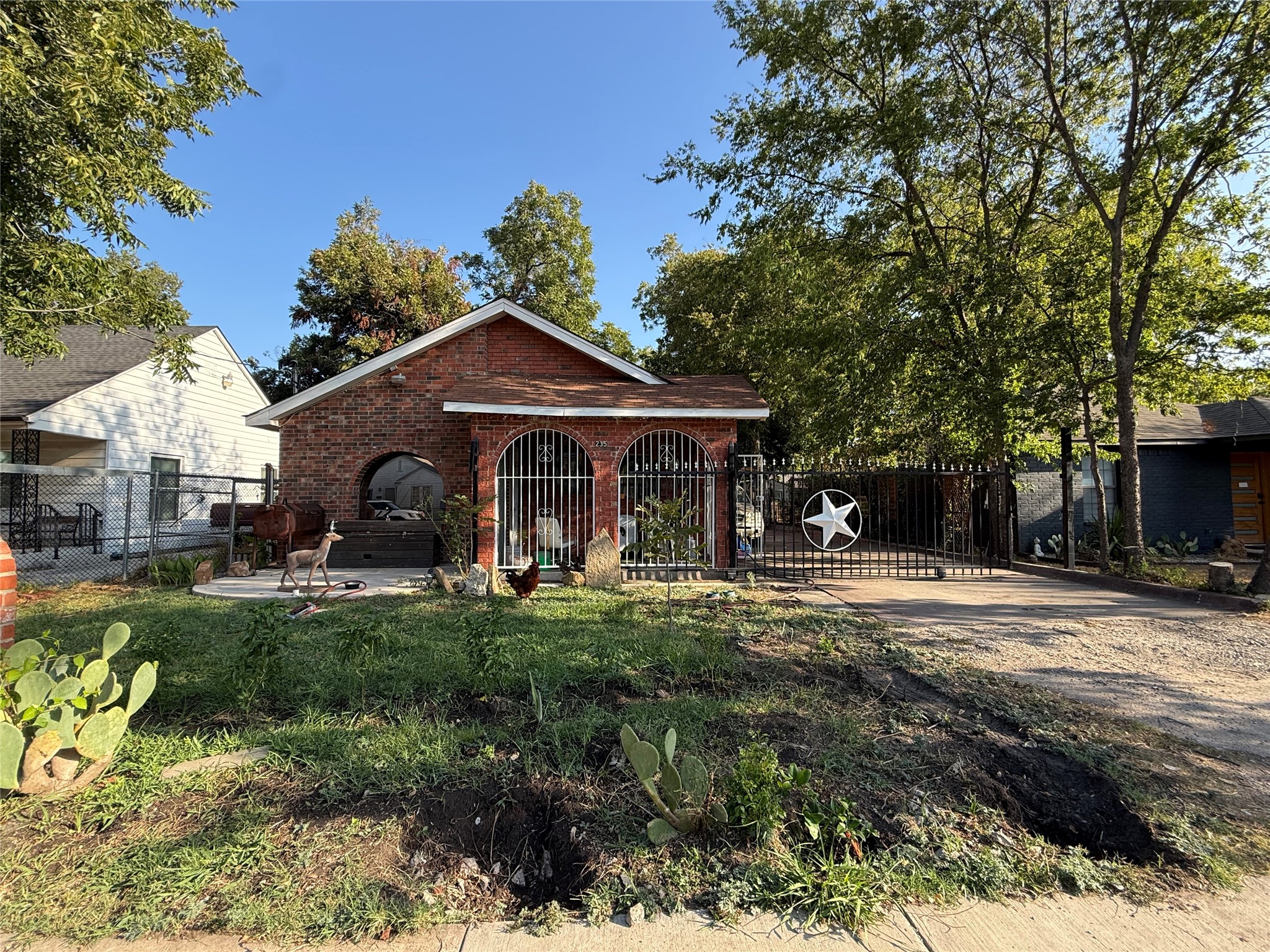 235 W Suffolk Avenue — photo