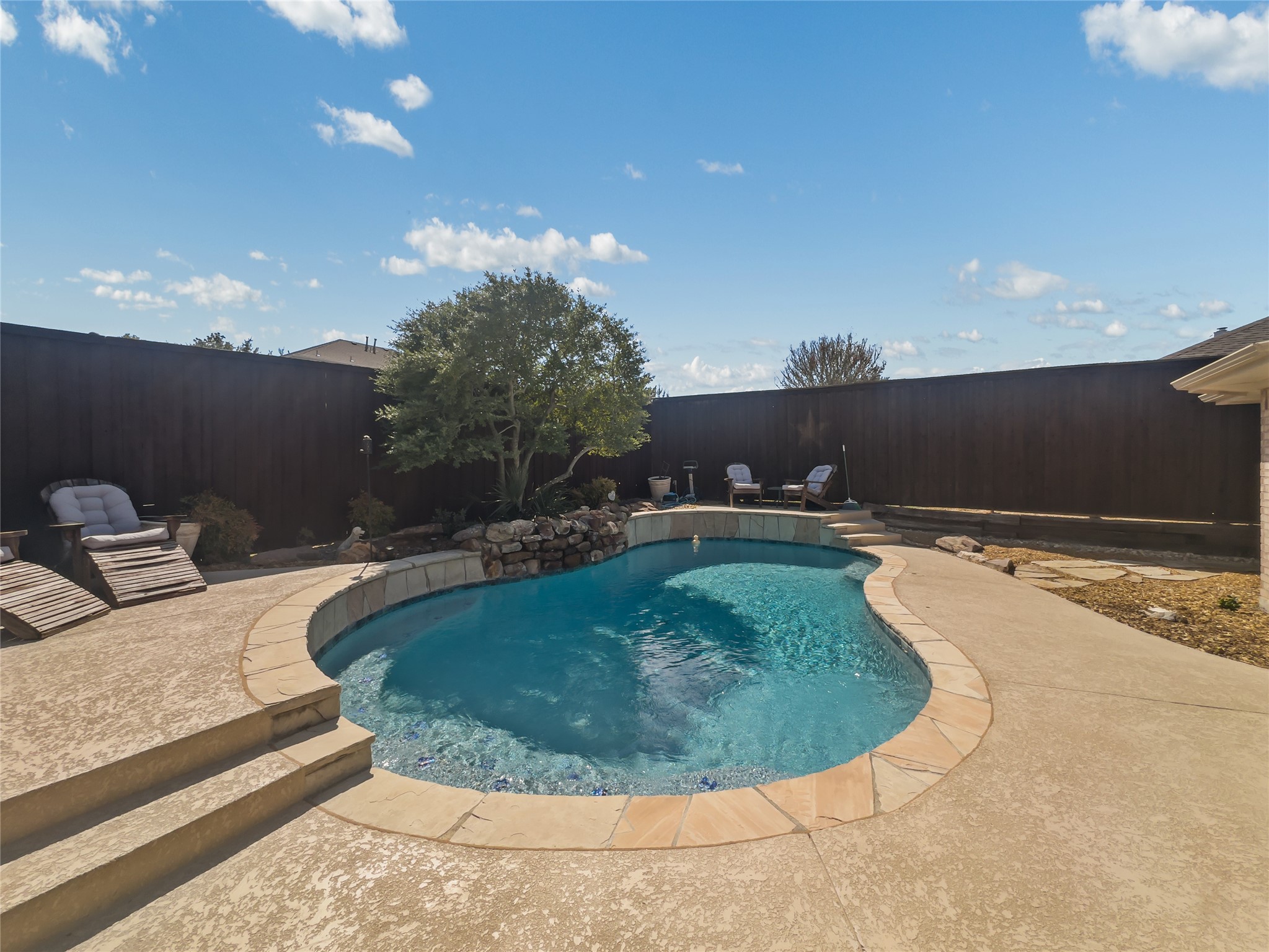 402 Tanglewood Drive — photo