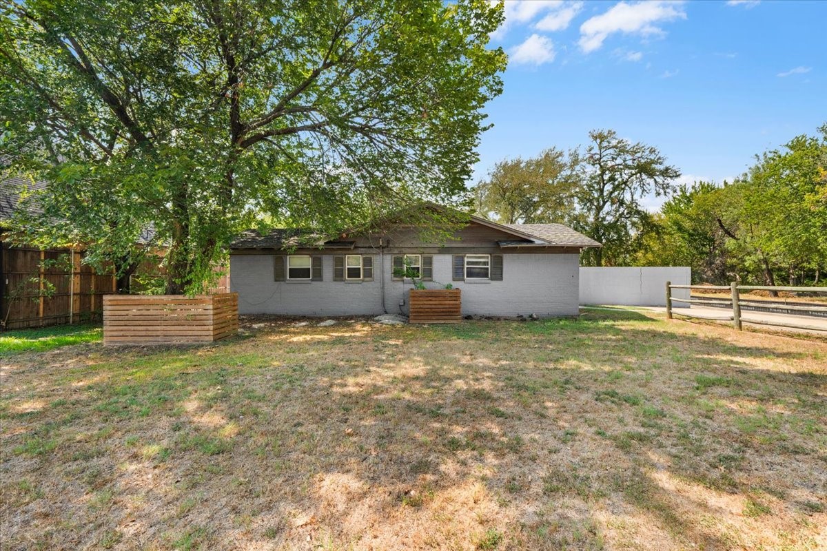 6817 Simmons Road — photo