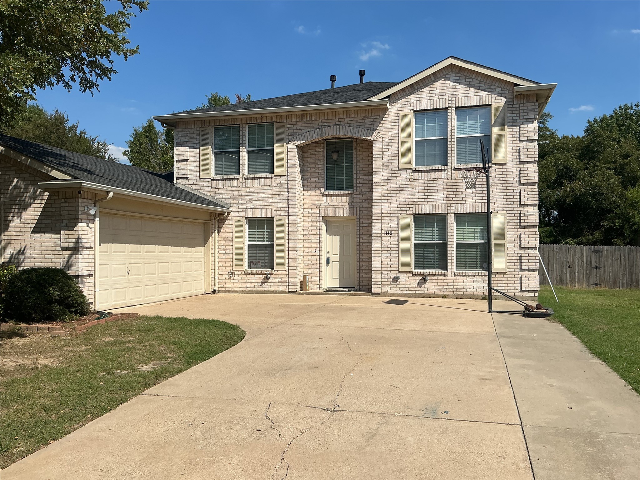 1340 Lake Grove Lane — photo