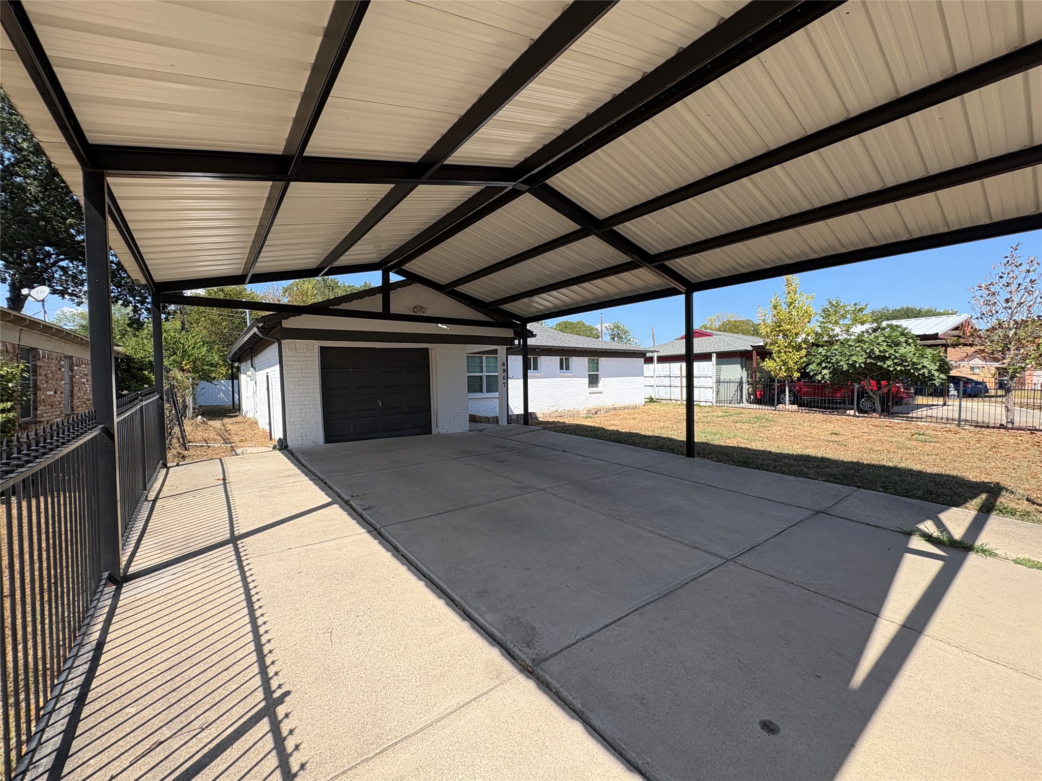 6907 Atha — photo