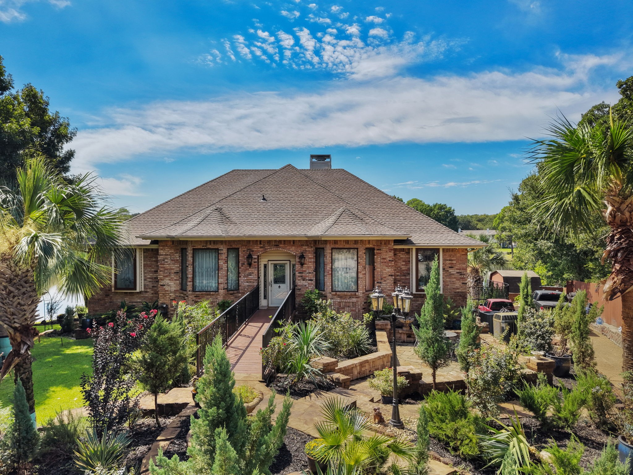 2910 Lakeshore Court — photo