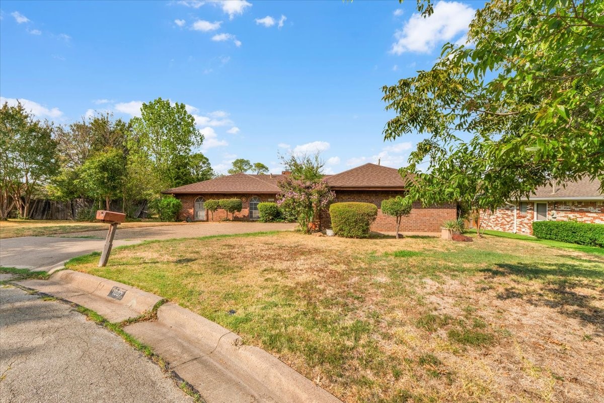 1007 Field Crest Court — photo