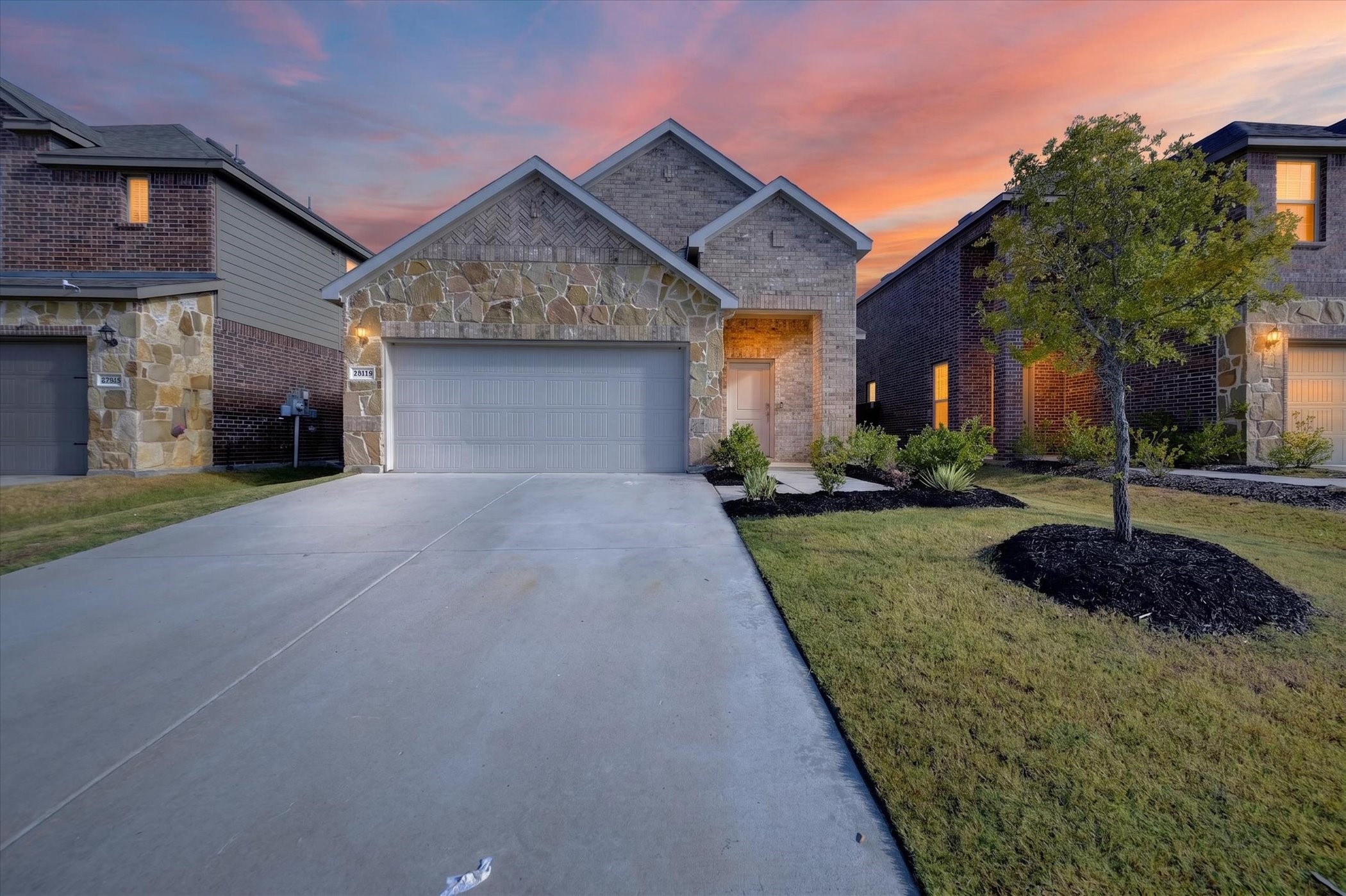 3920 Oak Creek Circle — photo