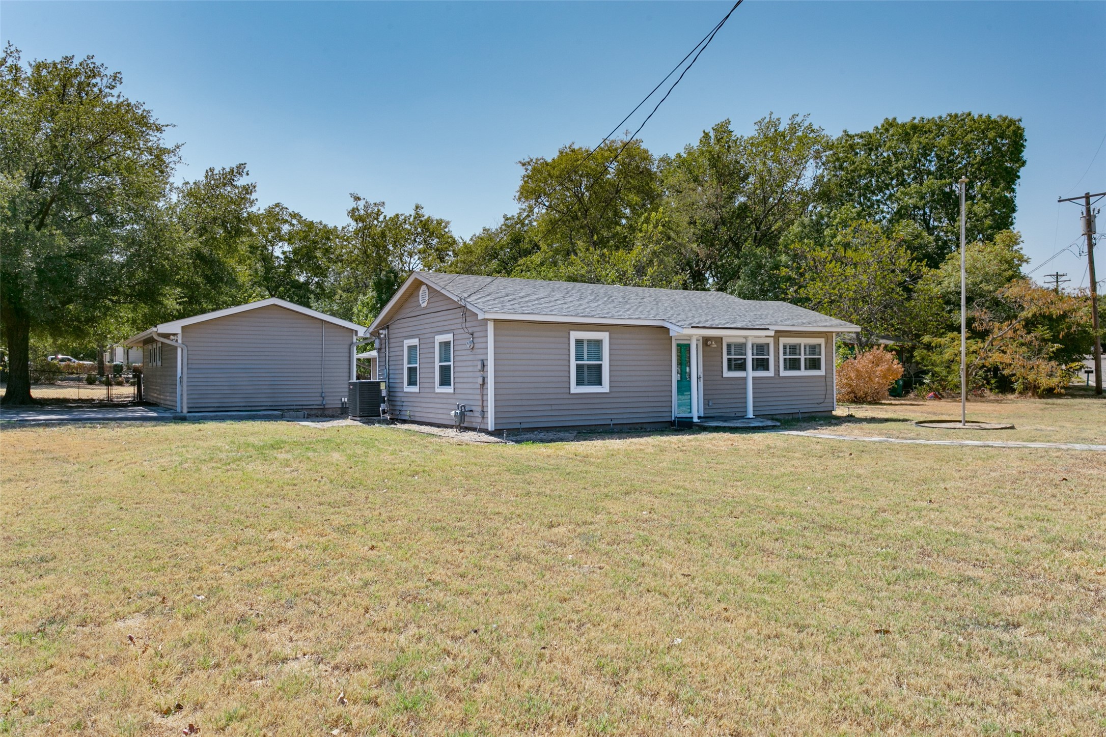 1818 Tyler Street — photo