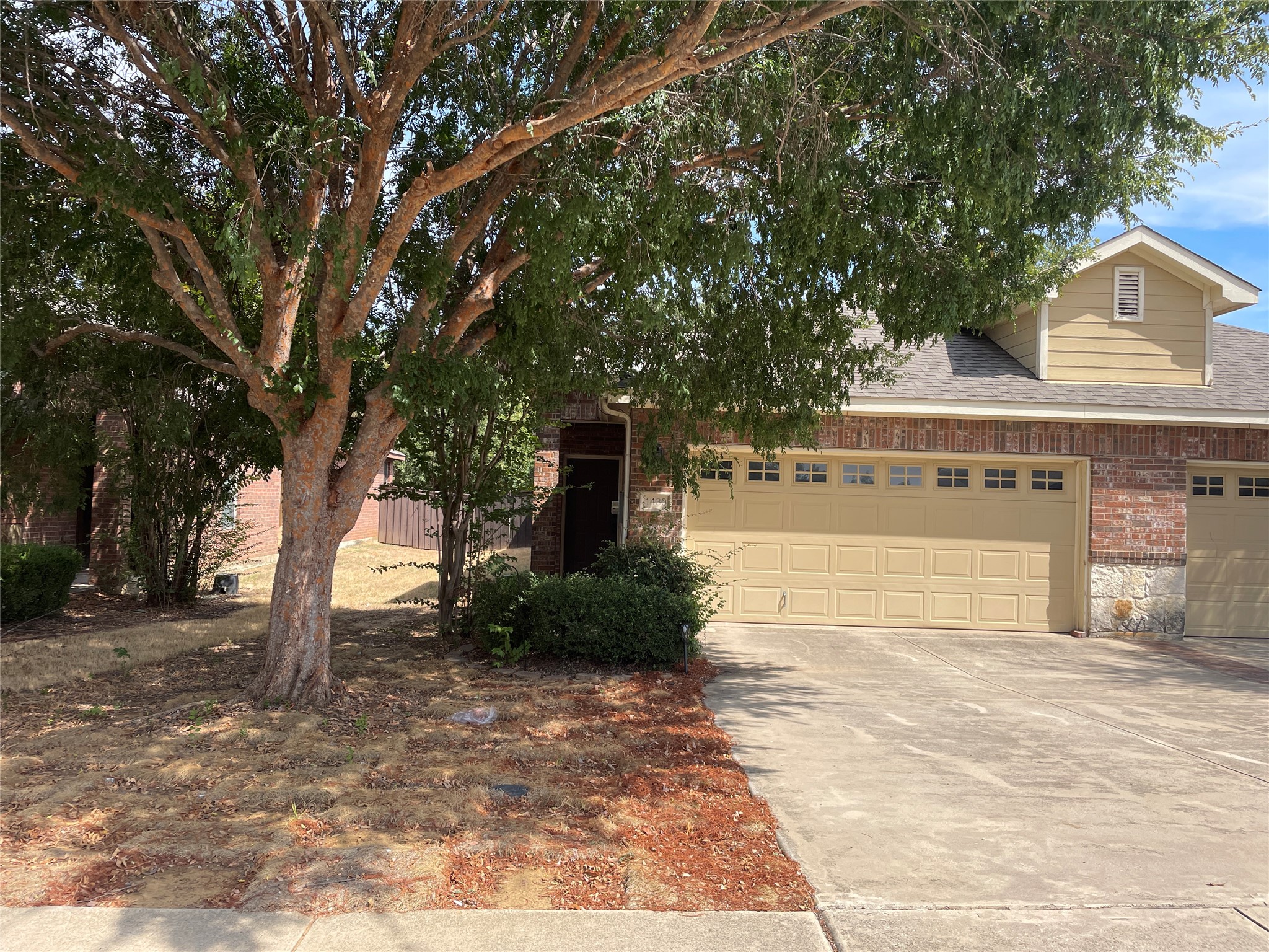 1430 Ravenwood Lane — photo