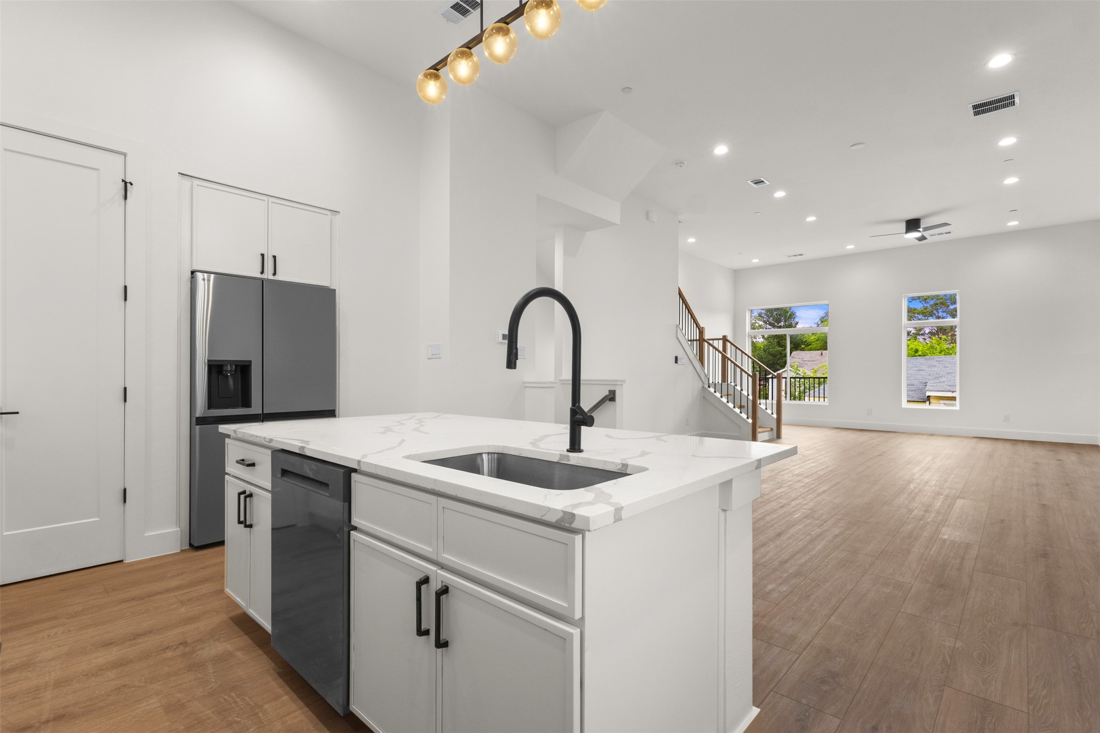 2203 Hondo Avenue Unit 305 — photo