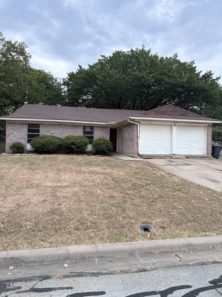 621 Dayton Road — photo