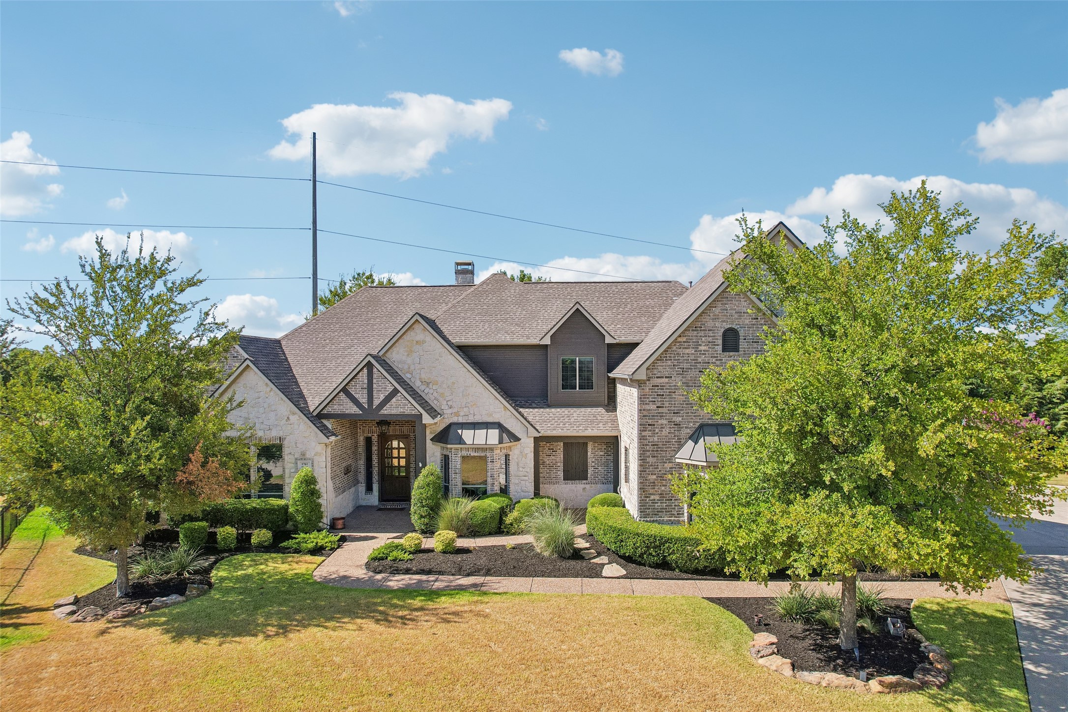 1761 Elmhurst Court — photo