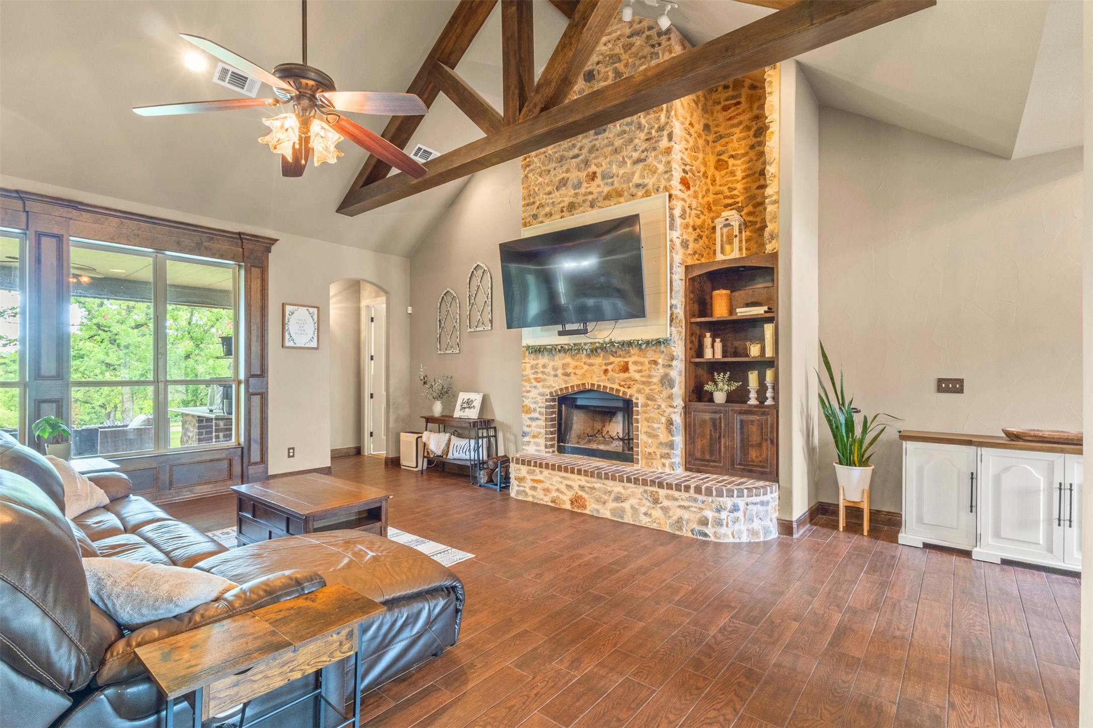 108 Oak Creek Drive — photo
