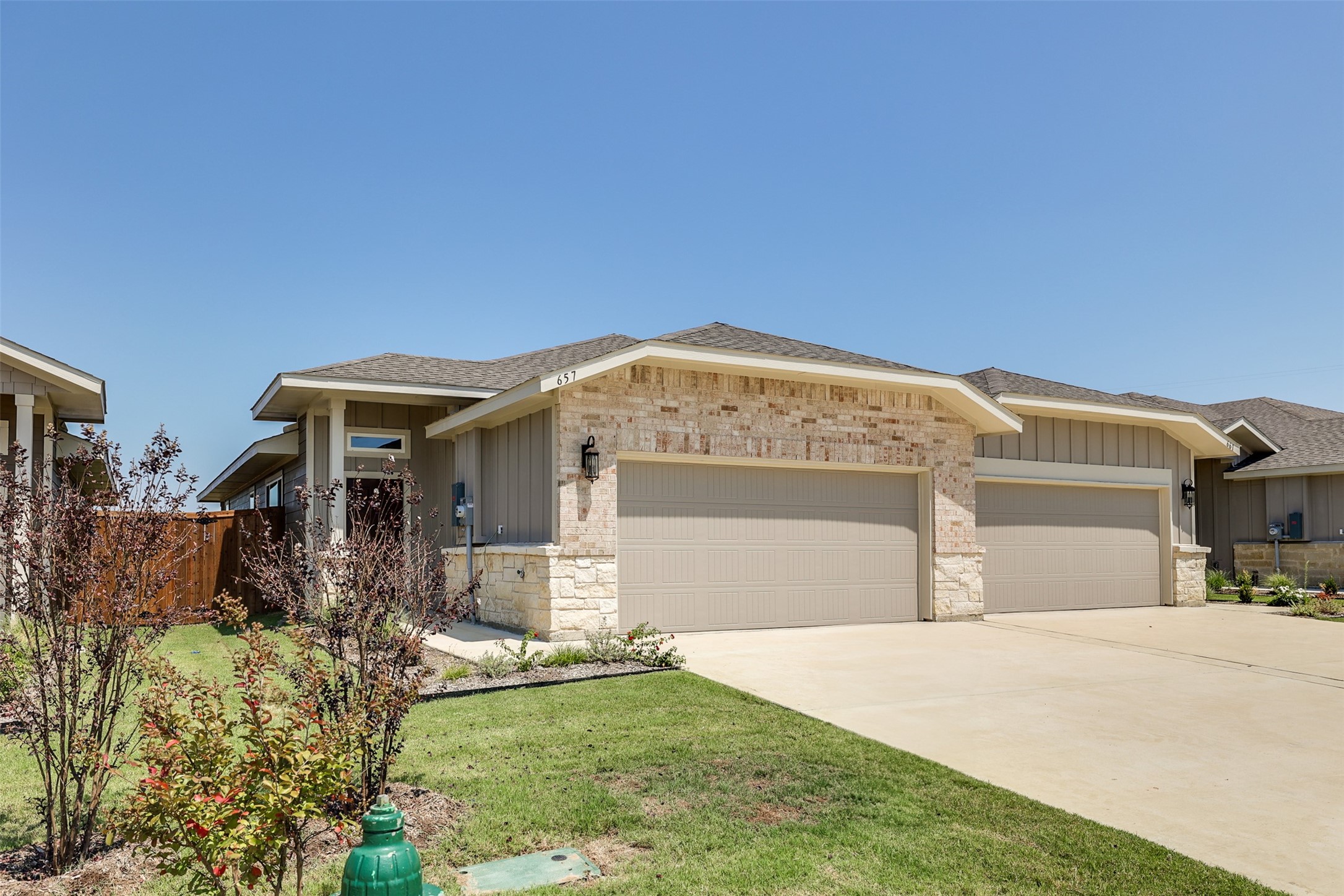 657 Blackland Drive — photo