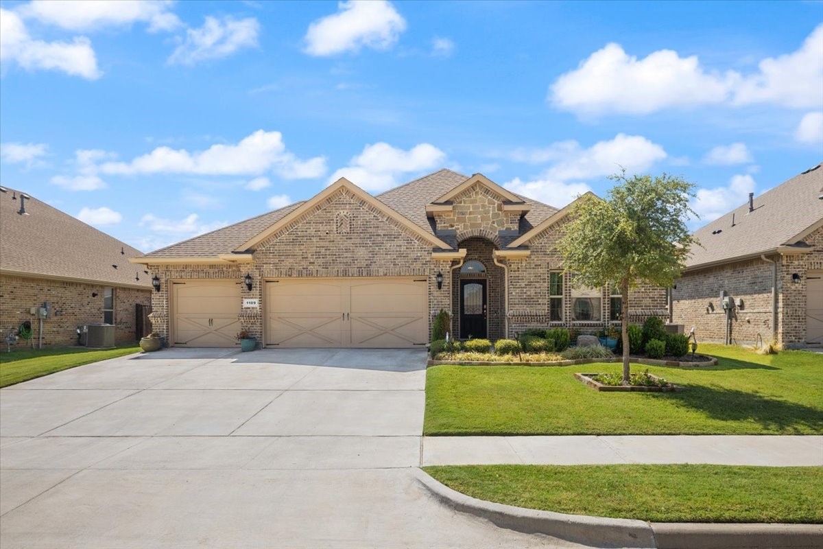 1109 Whispering Hill Drive — photo