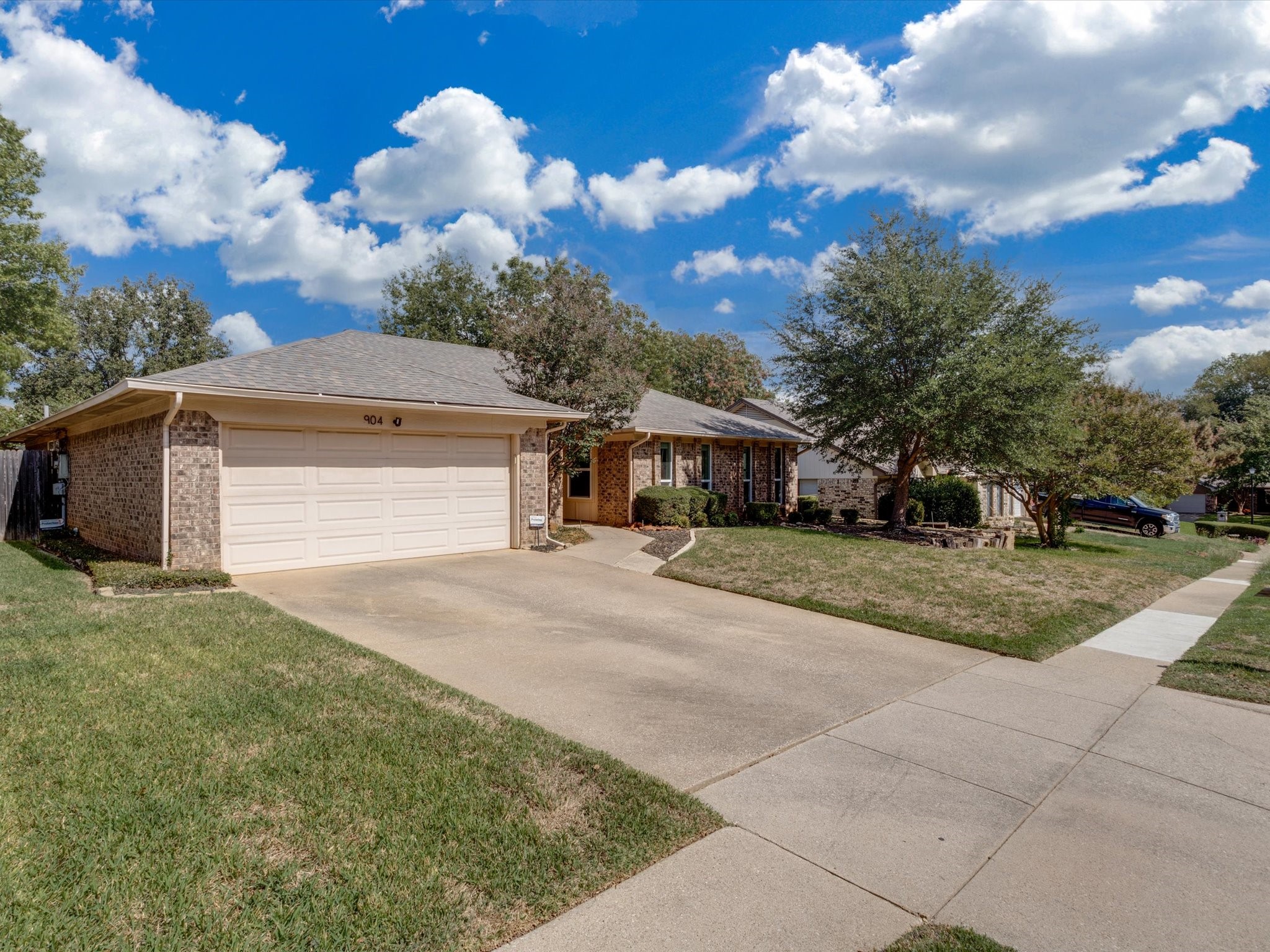 904 Forest Trail Court, Euless, TX 76039 — photo 2