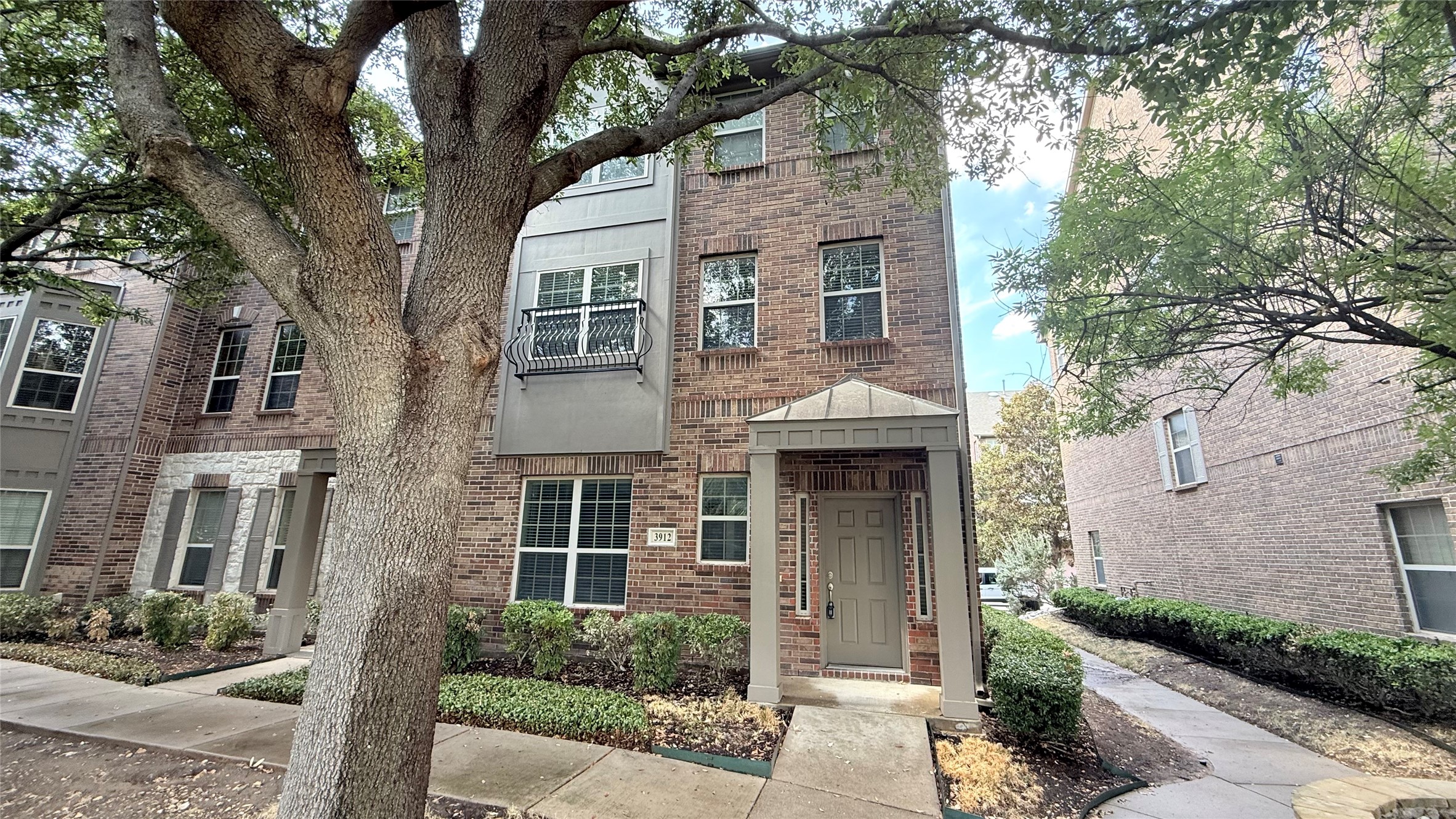 3912 Amberwood Drive — photo