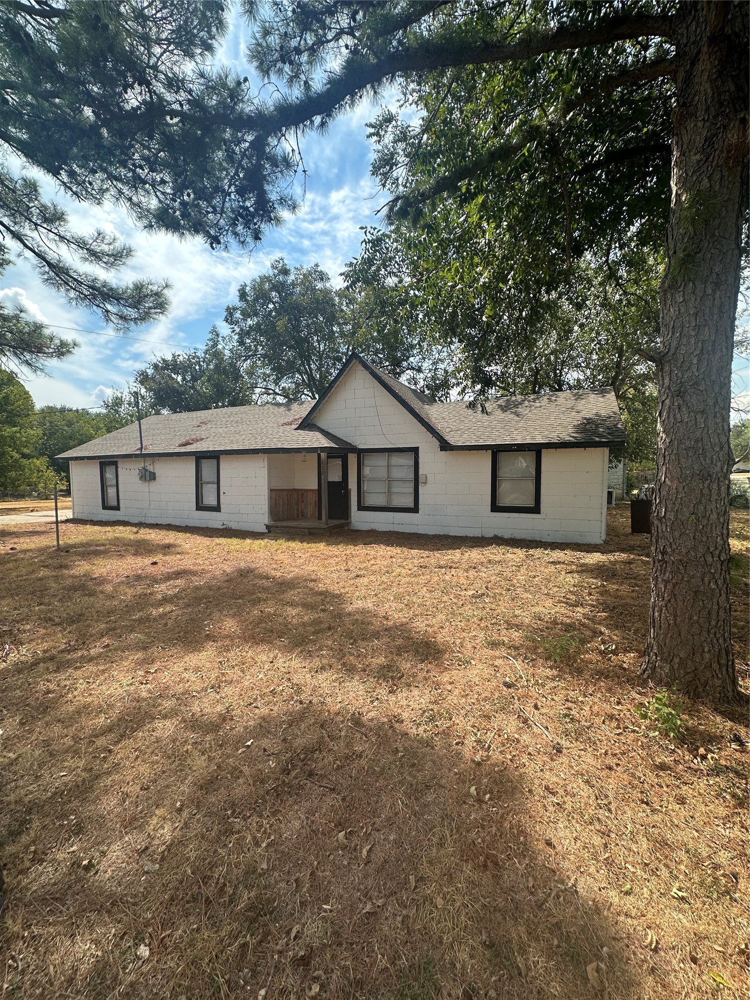 632 W Ayers Avenue — photo