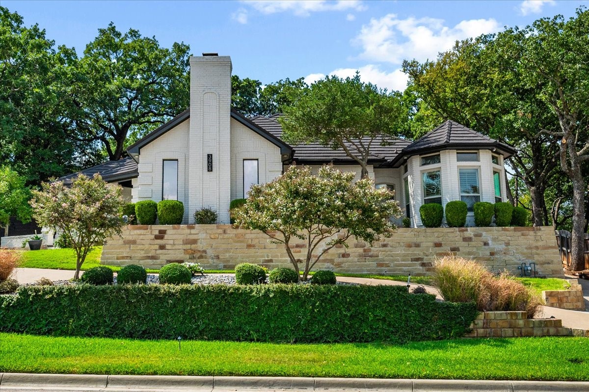 3908 Woodstock Drive — photo