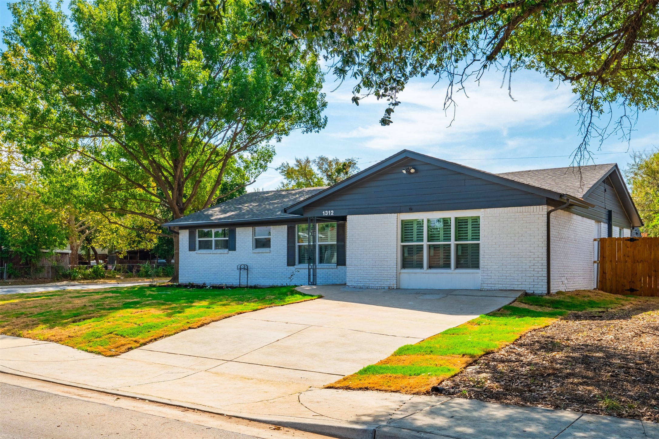 1312 E Mitchell Street, Arlington, TX 76010 — photo 2