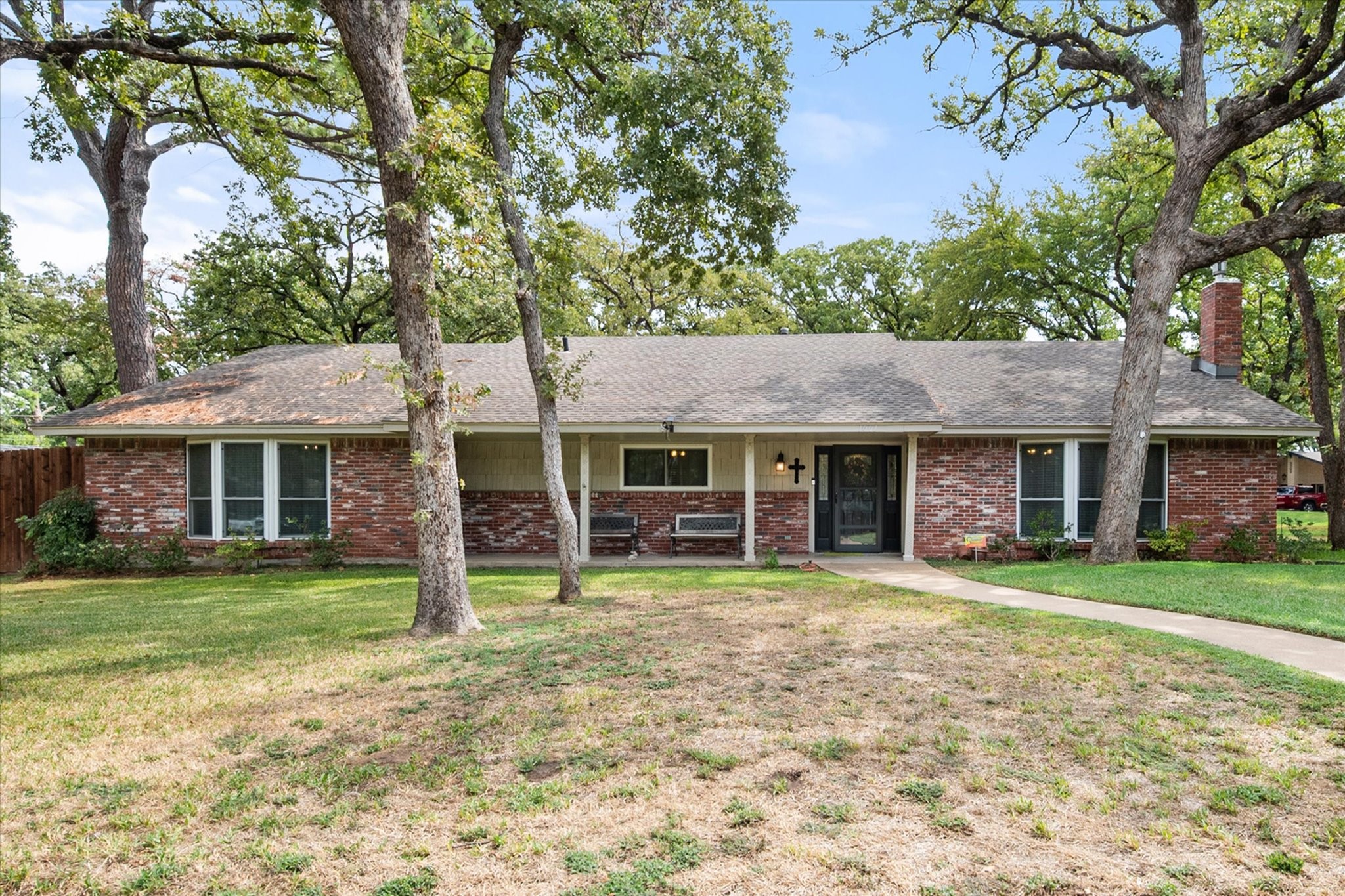 1001 Whispering Oak Court — photo