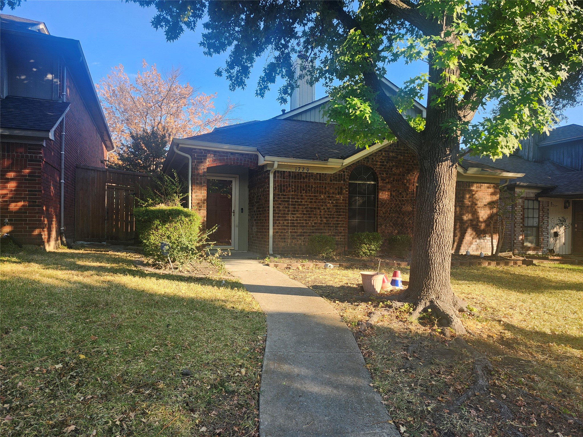 1720 Medina Drive — photo