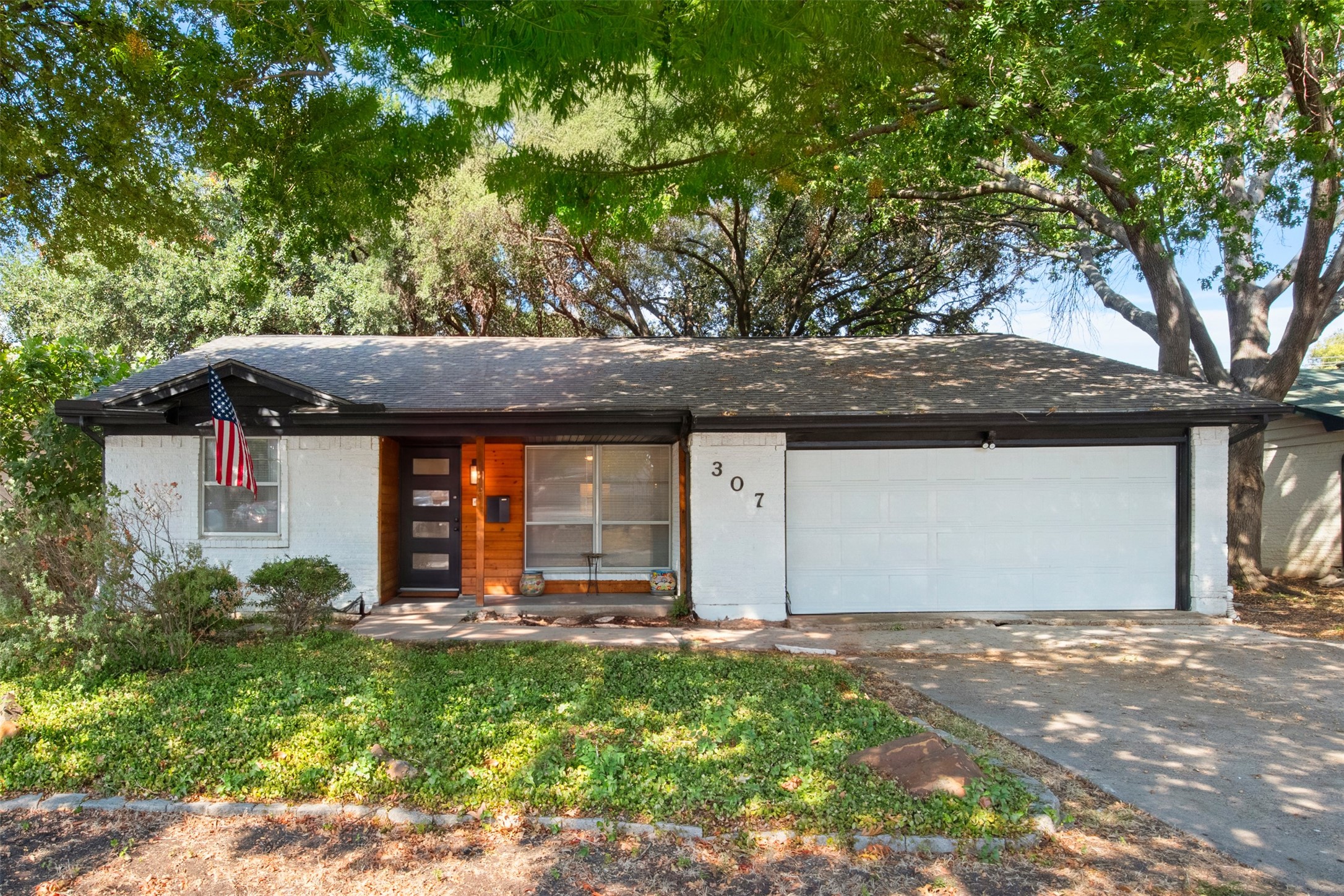 307 Dogwood Drive — photo