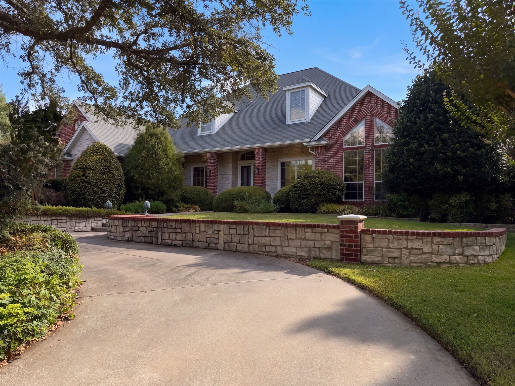 619 Edgewood Lane — photo