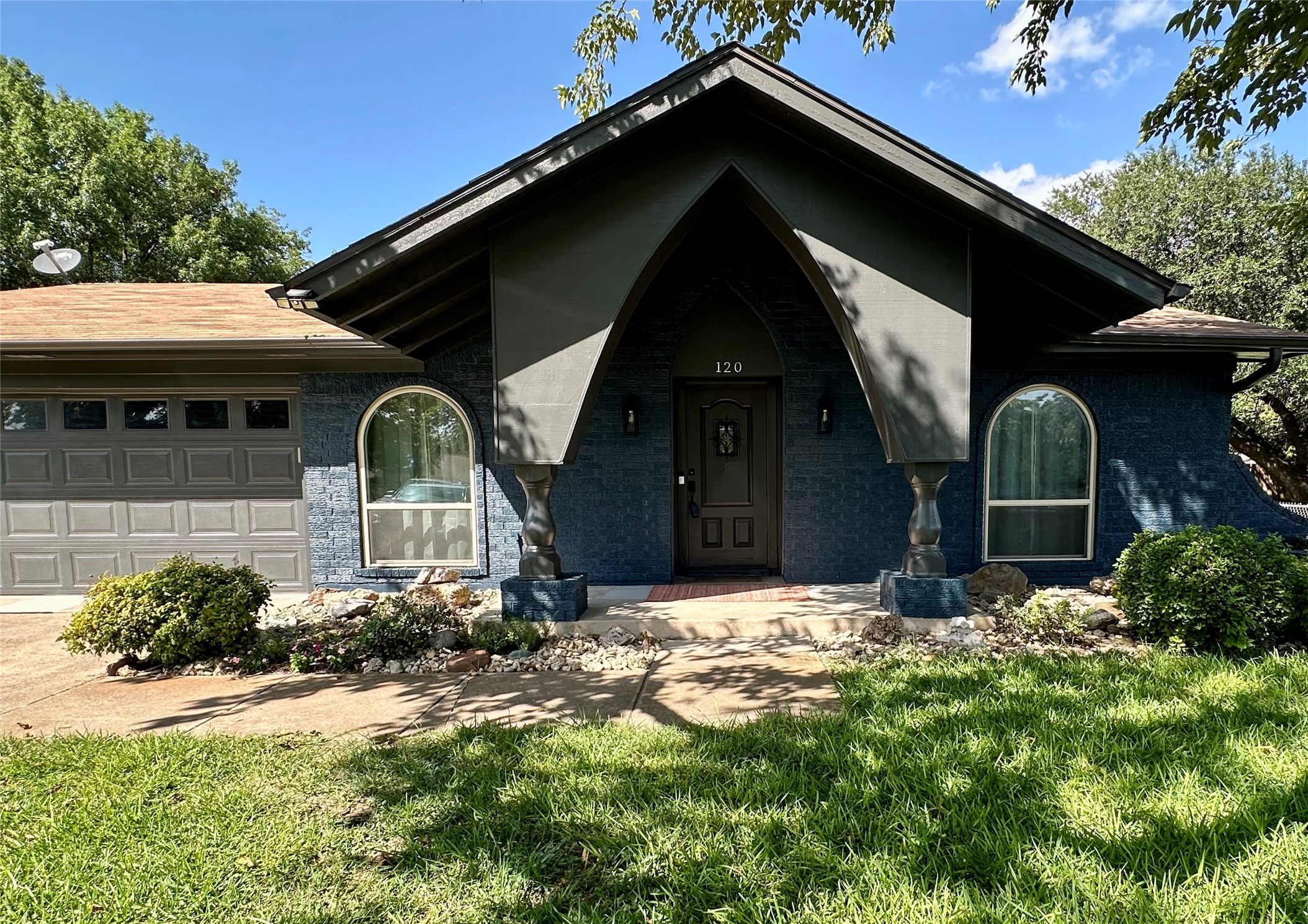 120 Lakeway Drive — photo