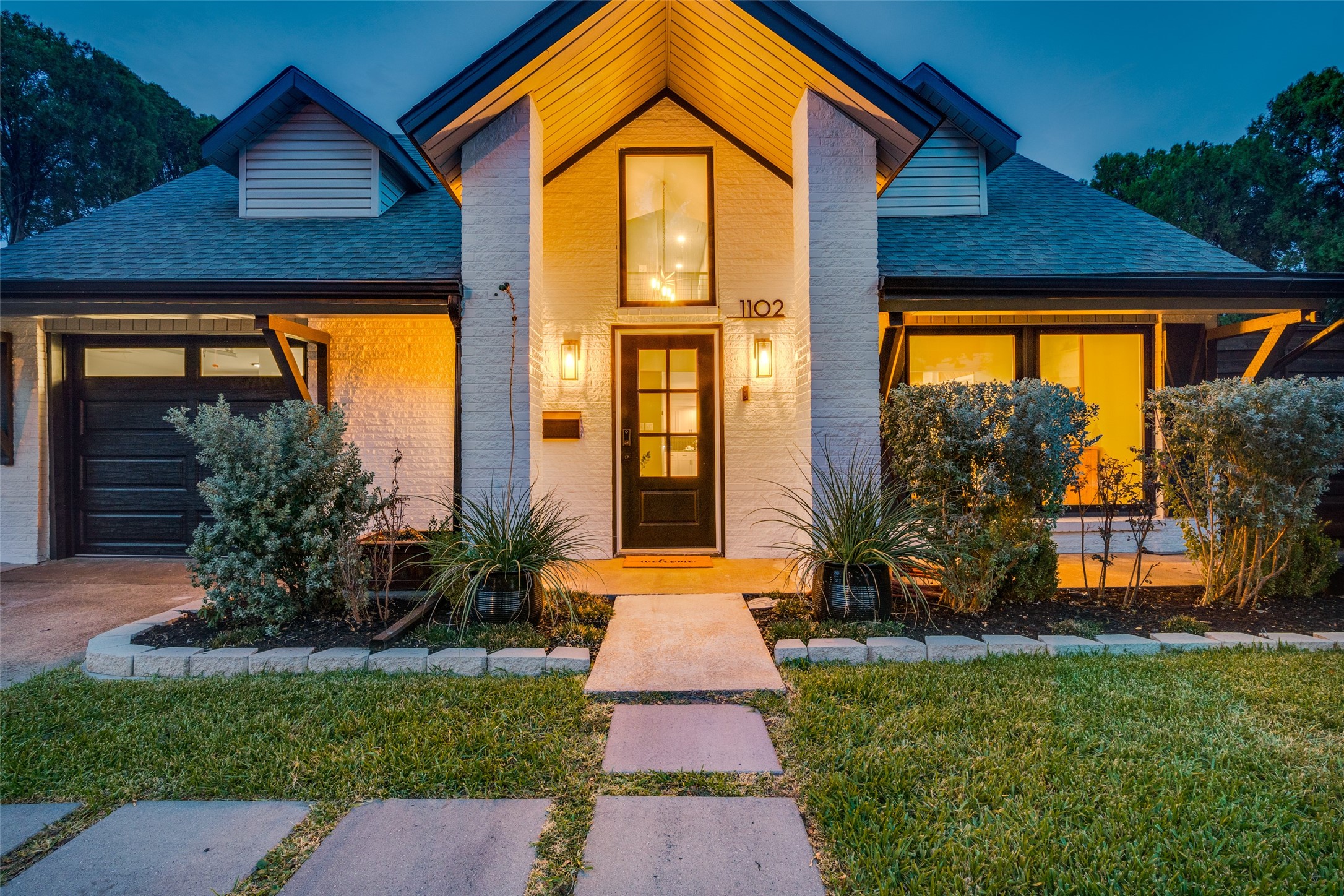 1102 Woodland Way — photo