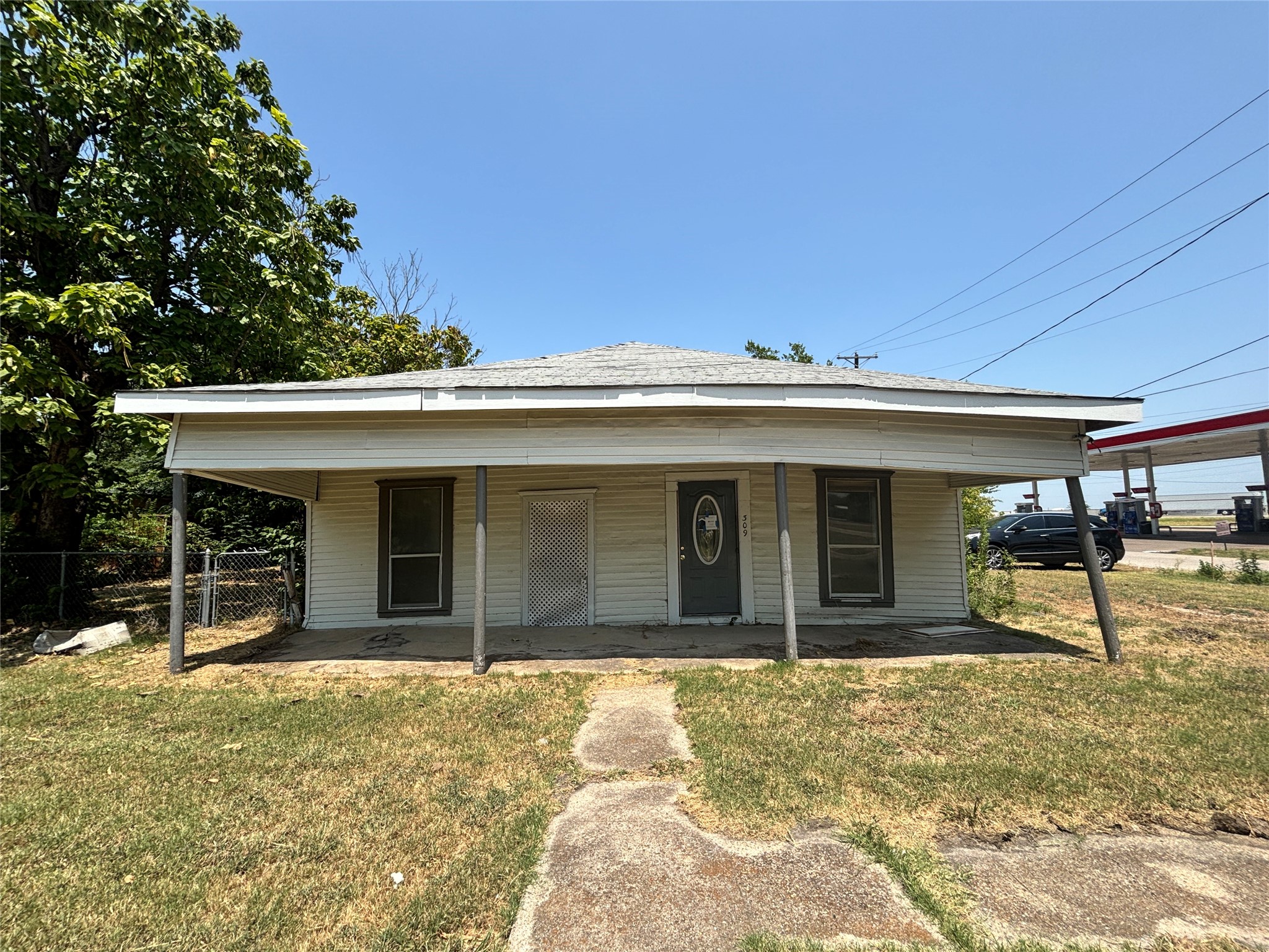 309 E Mowry Street — photo