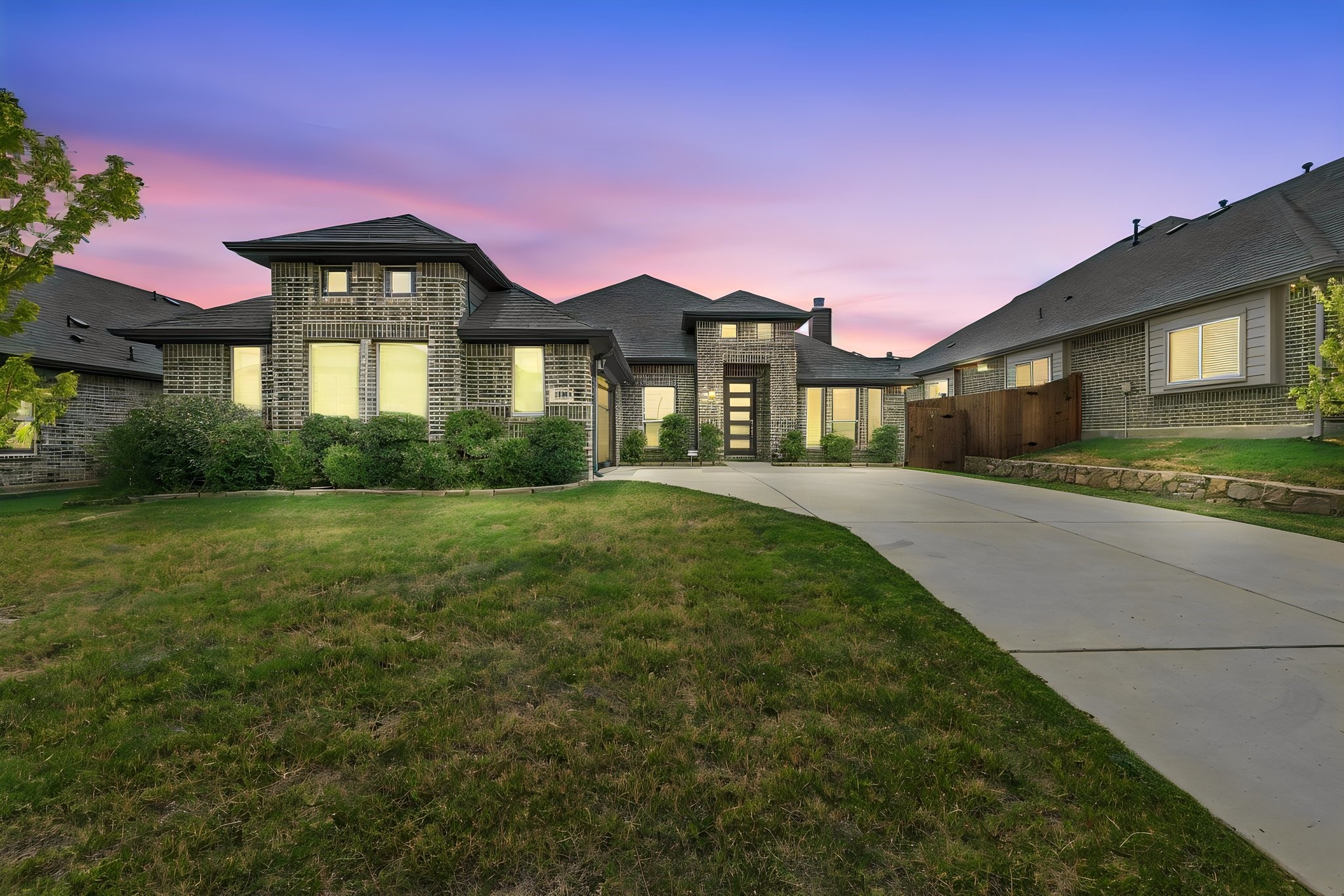 3010 Holland Lane — photo