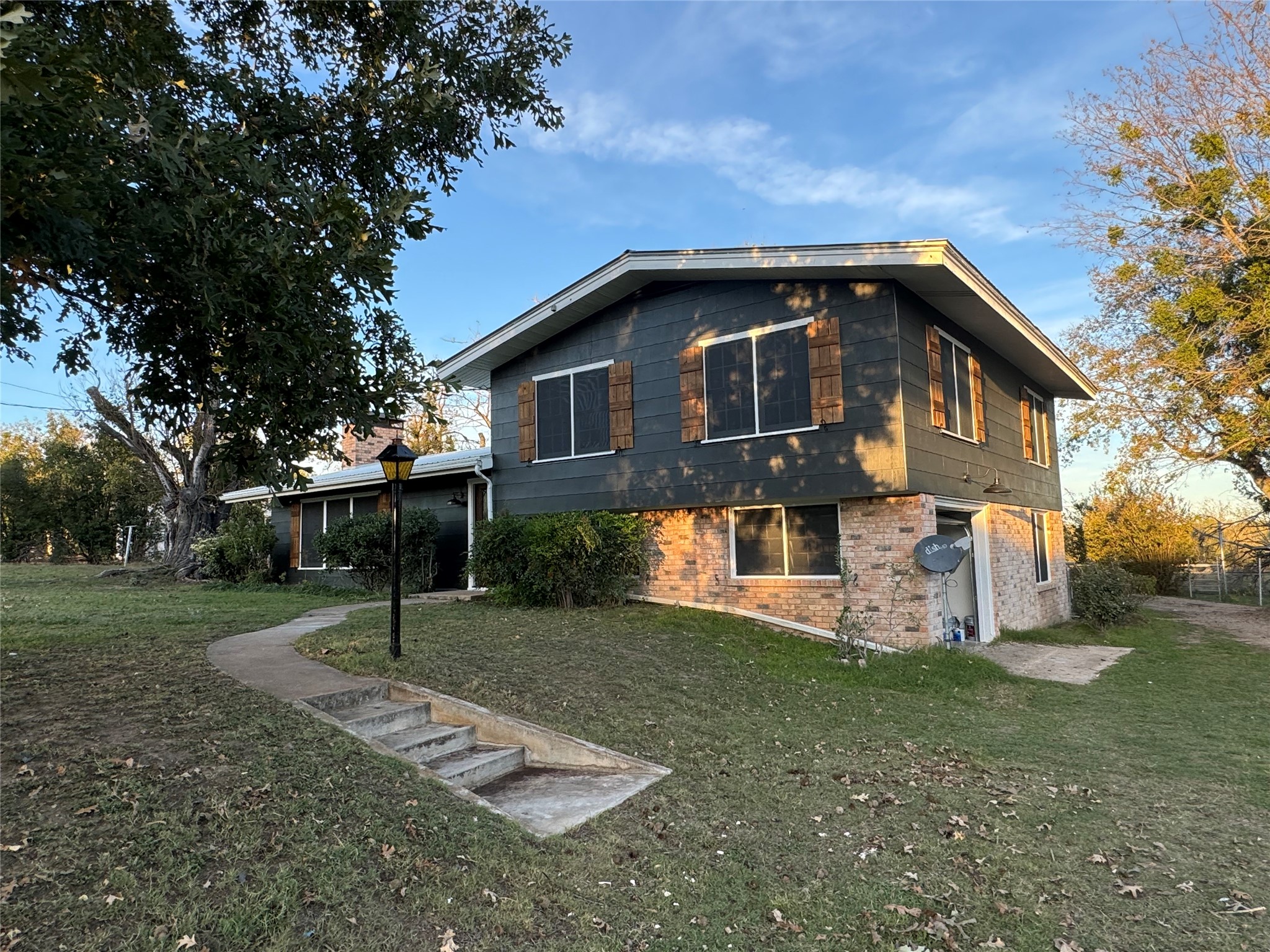915 Old Stephenville Road — photo
