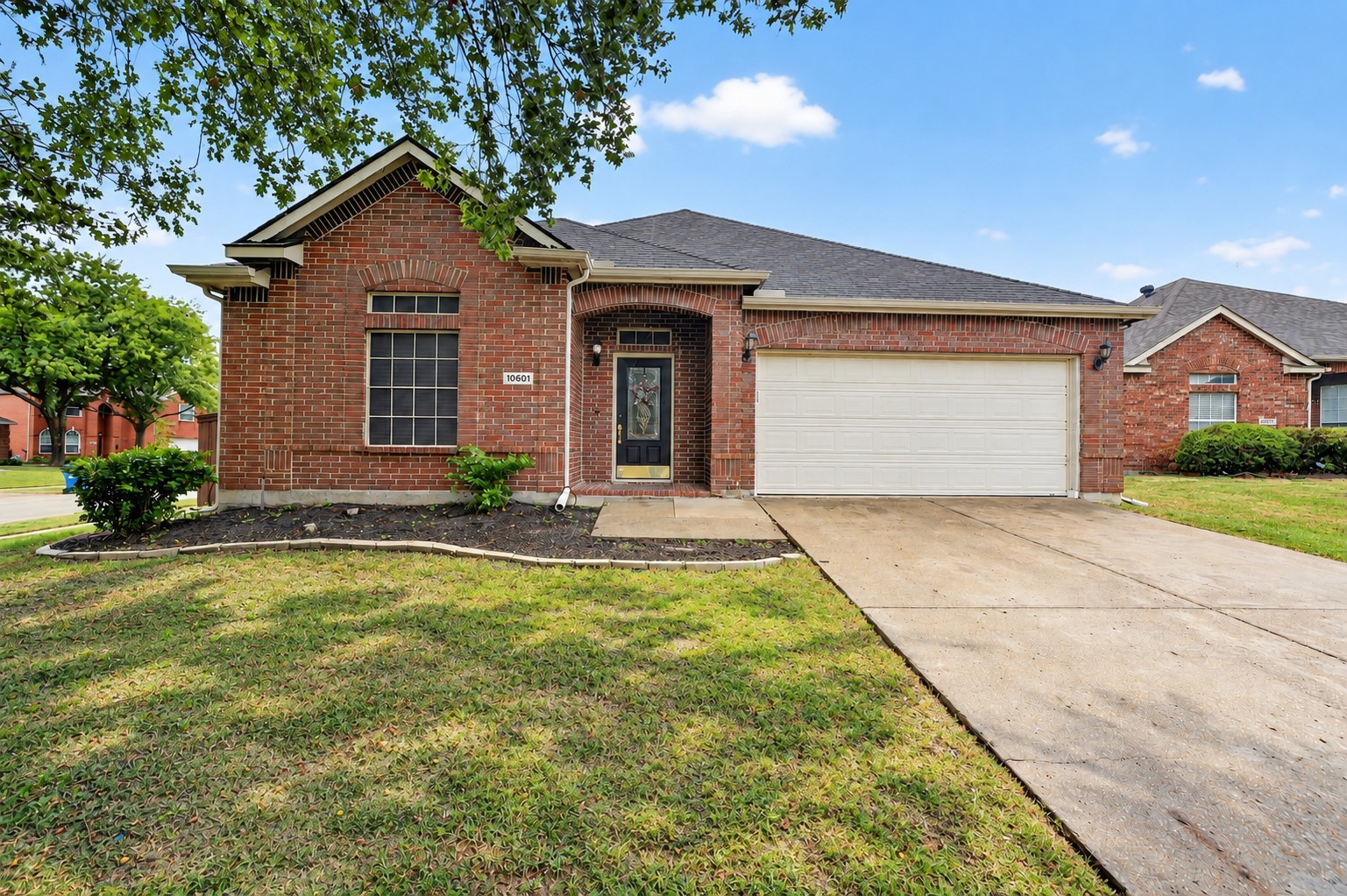 10601 Augusta Lane — photo