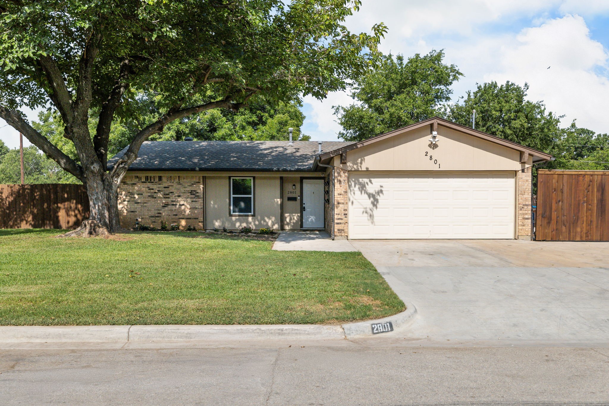 2801 Rosebud Lane — photo