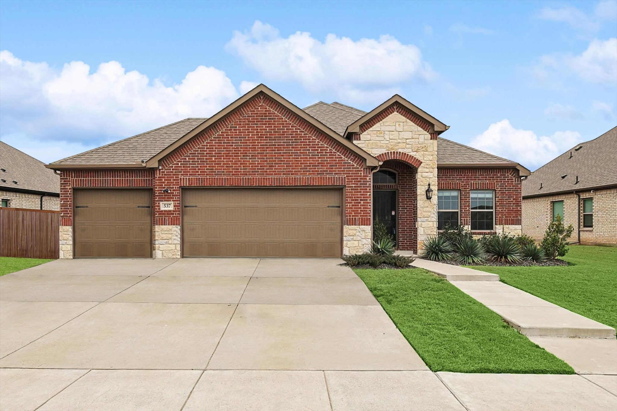 537 Oleander Drive — photo
